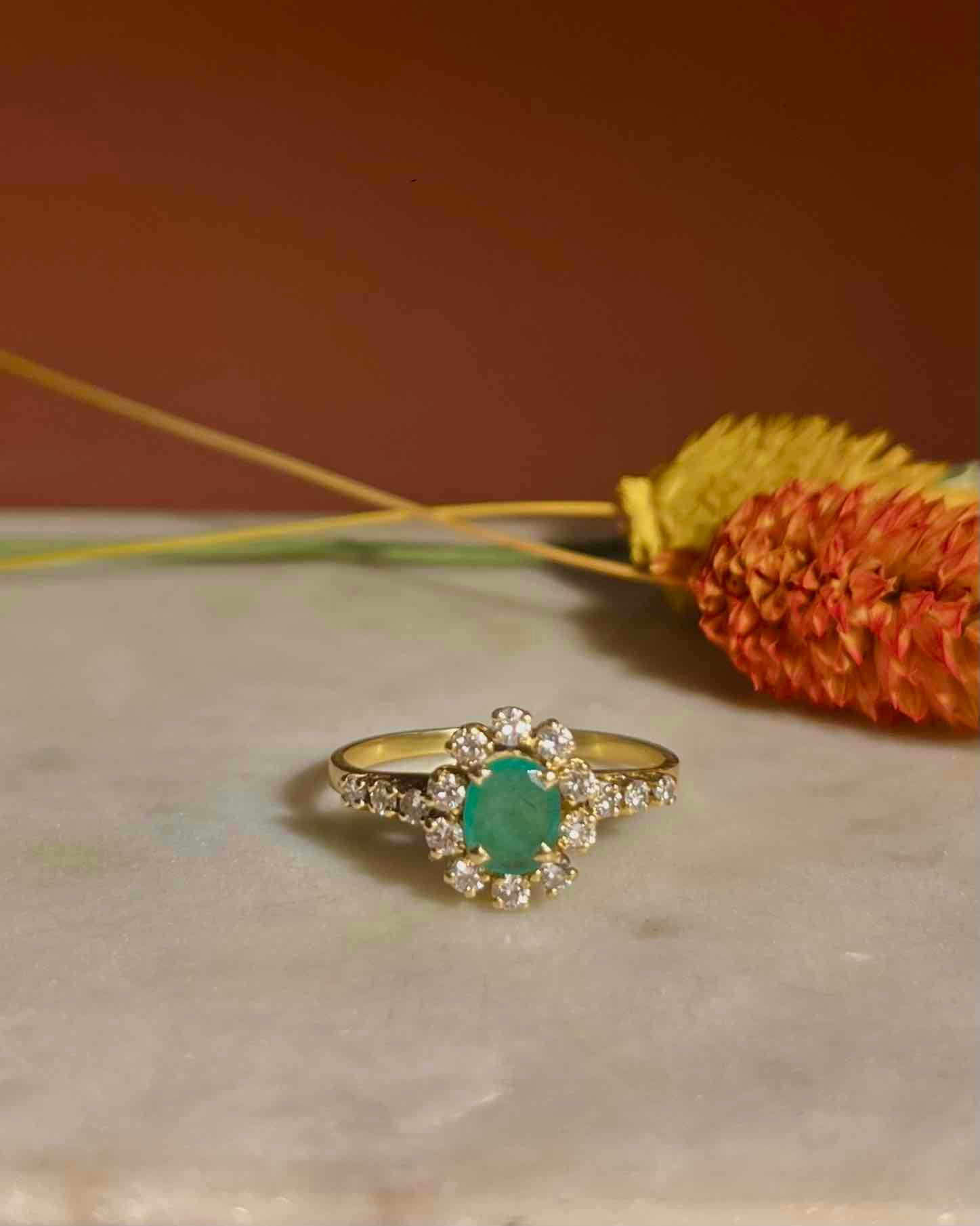 Bague Marguerite Émeraude et Diamants "Maryline" - Elliade Paris