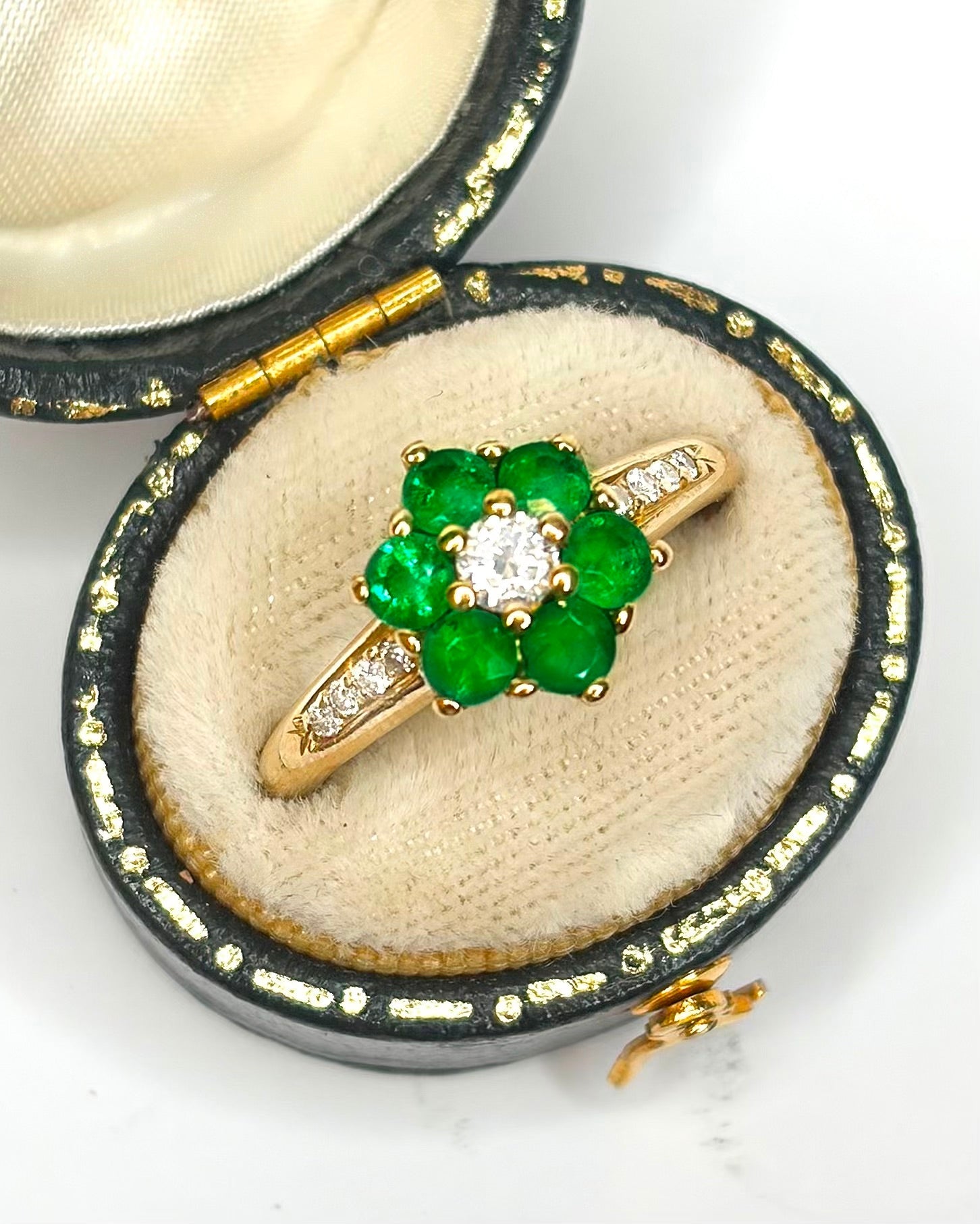 Bague Marguerite Émeraudes 0.90 carat & Diamants "Lara" - Elliade Paris