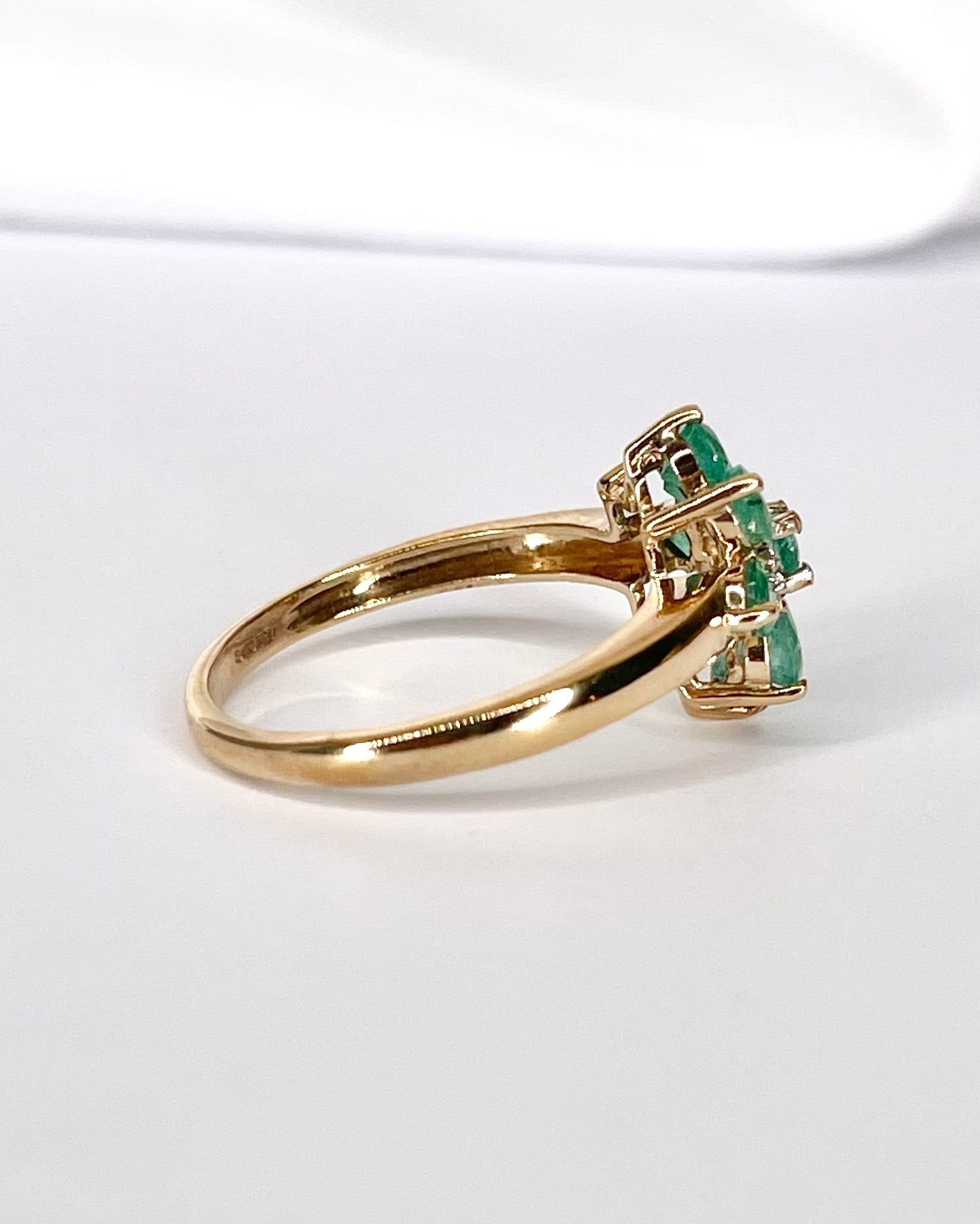 Bague Marguerite Émeraudes 0.98 carat & Diamants "Andréa" - Elliade Paris