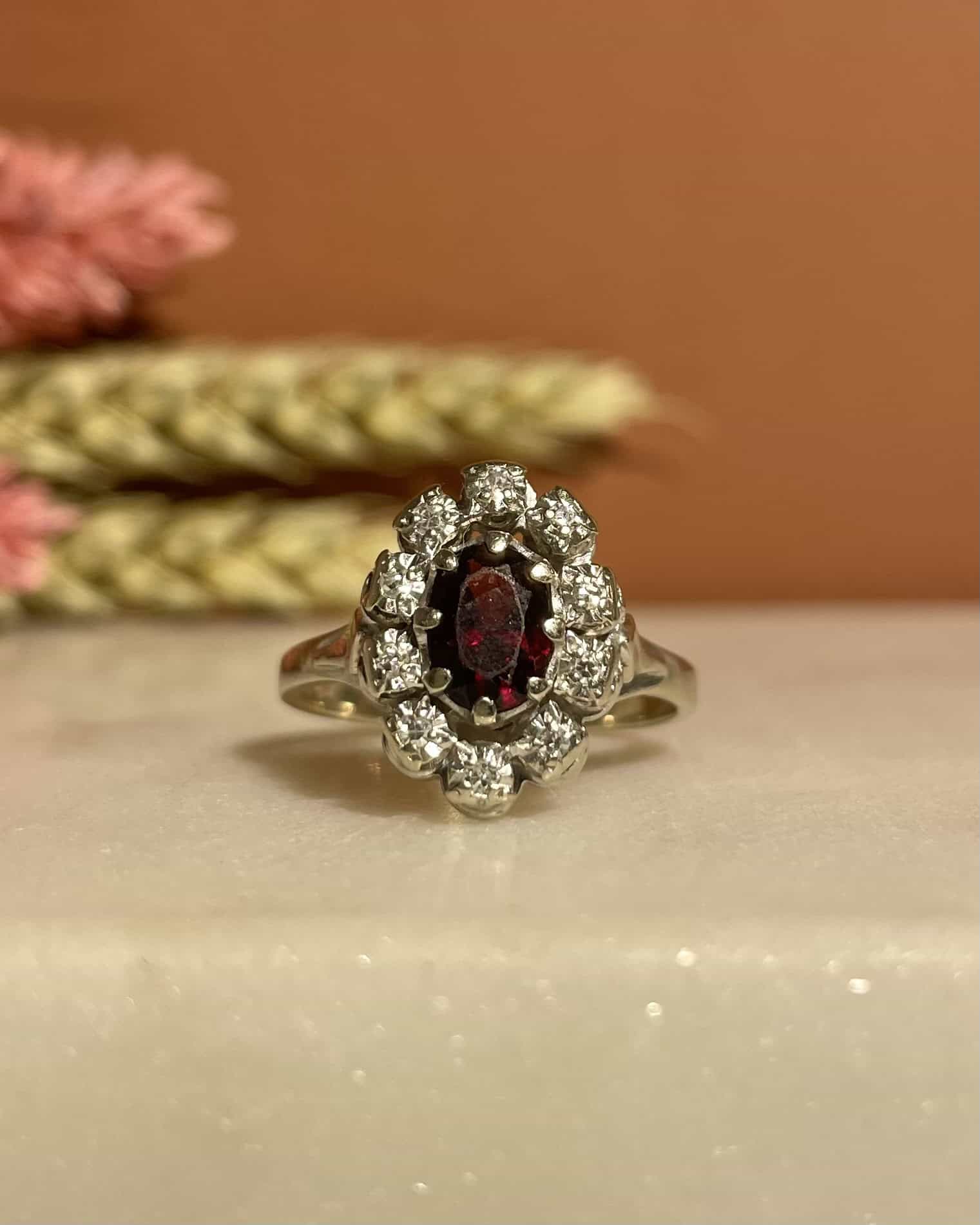 Bague Marguerite Grenat 0.80 carat & Diamants "Milenda" - Elliade Paris