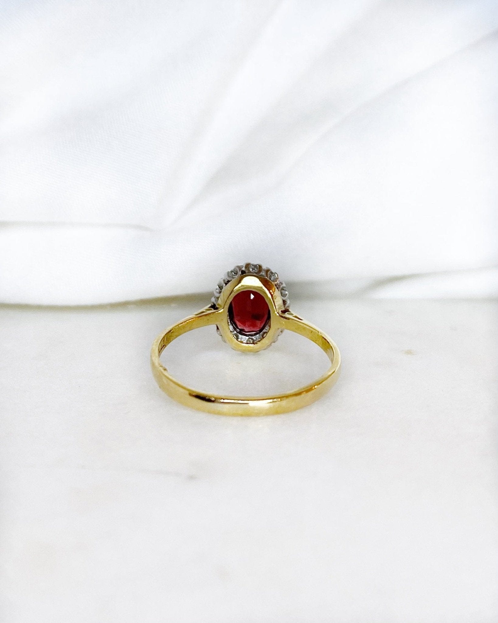 Bague Marguerite Grenat 1.45 carat & Diamants "Yaraé" - Elliade Paris