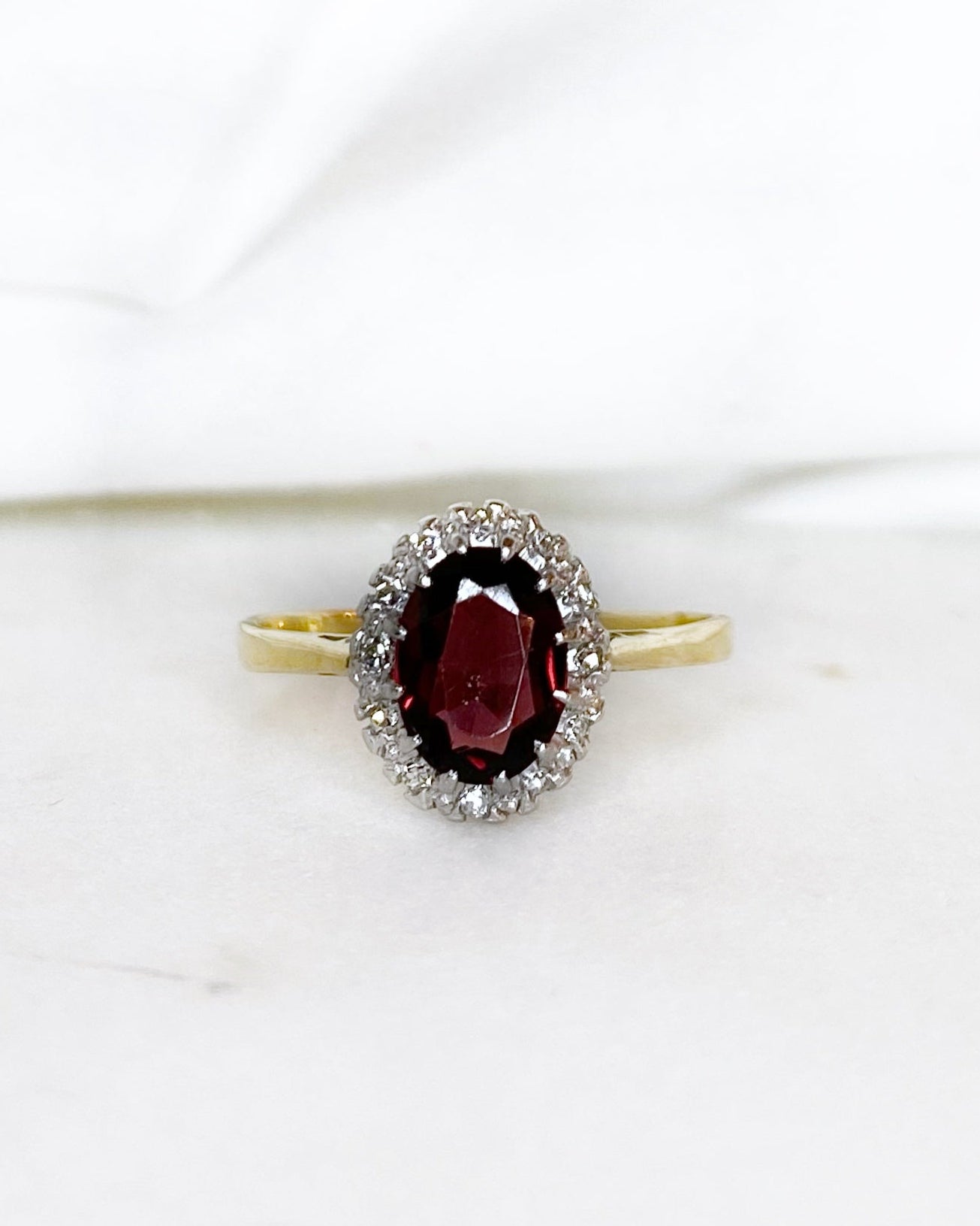 Bague Marguerite Grenat 1.45 carat & Diamants "Yaraé" - Elliade Paris