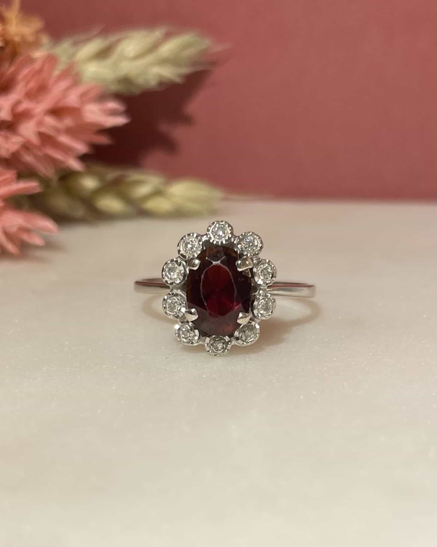Bague Marguerite Grenat 1.50 carat & Diamants "Rosie" - Elliade Paris