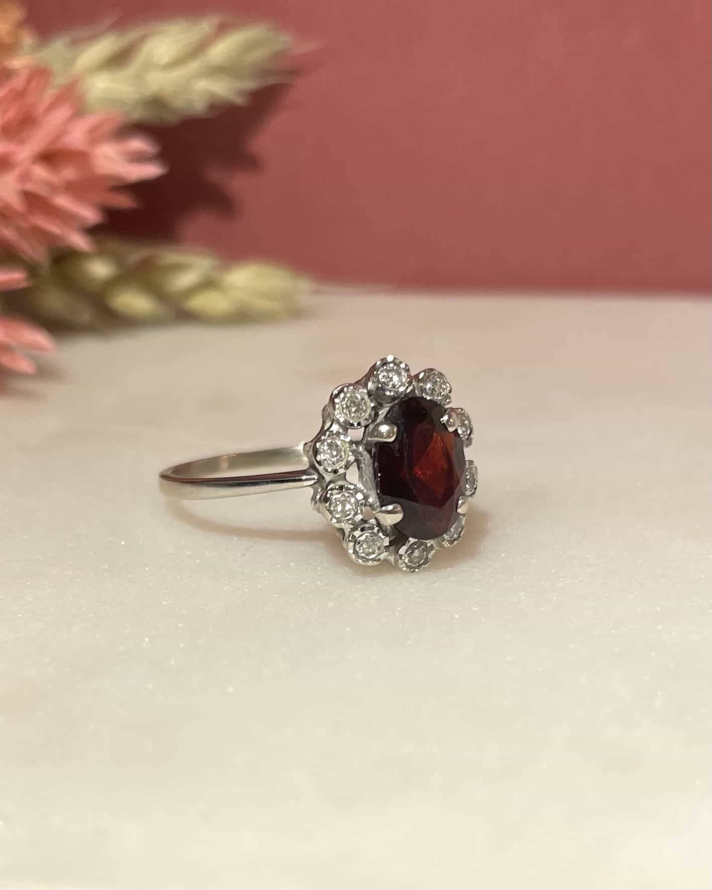 Bague Marguerite Grenat 1.50 carat & Diamants "Rosie" - Elliade Paris