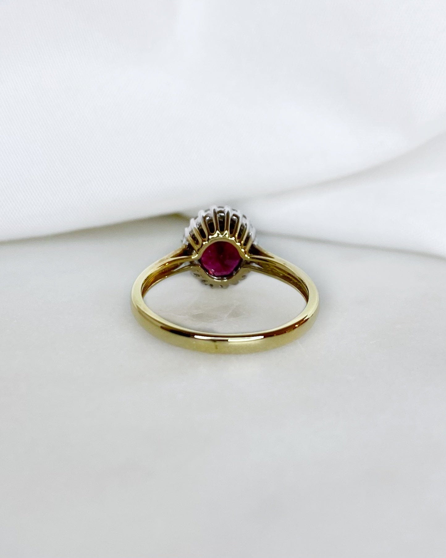 Bague Marguerite Grenat 2 carats & Diamants "Indira" - Elliade Paris
