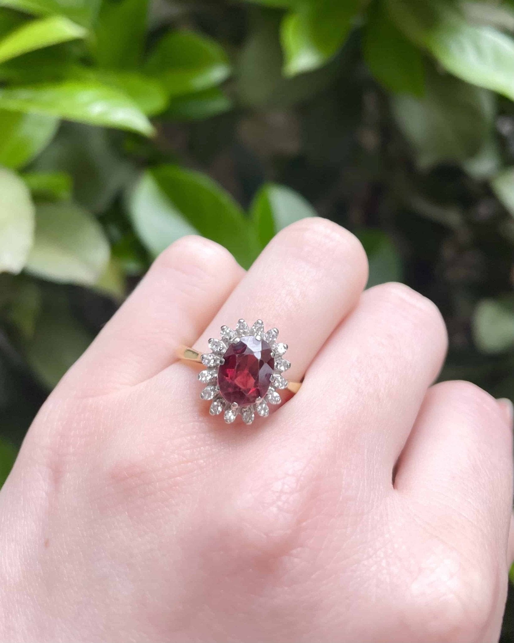 Bague Marguerite Grenat 2.10 carats & Diamants "Azylis" - Elliade Paris