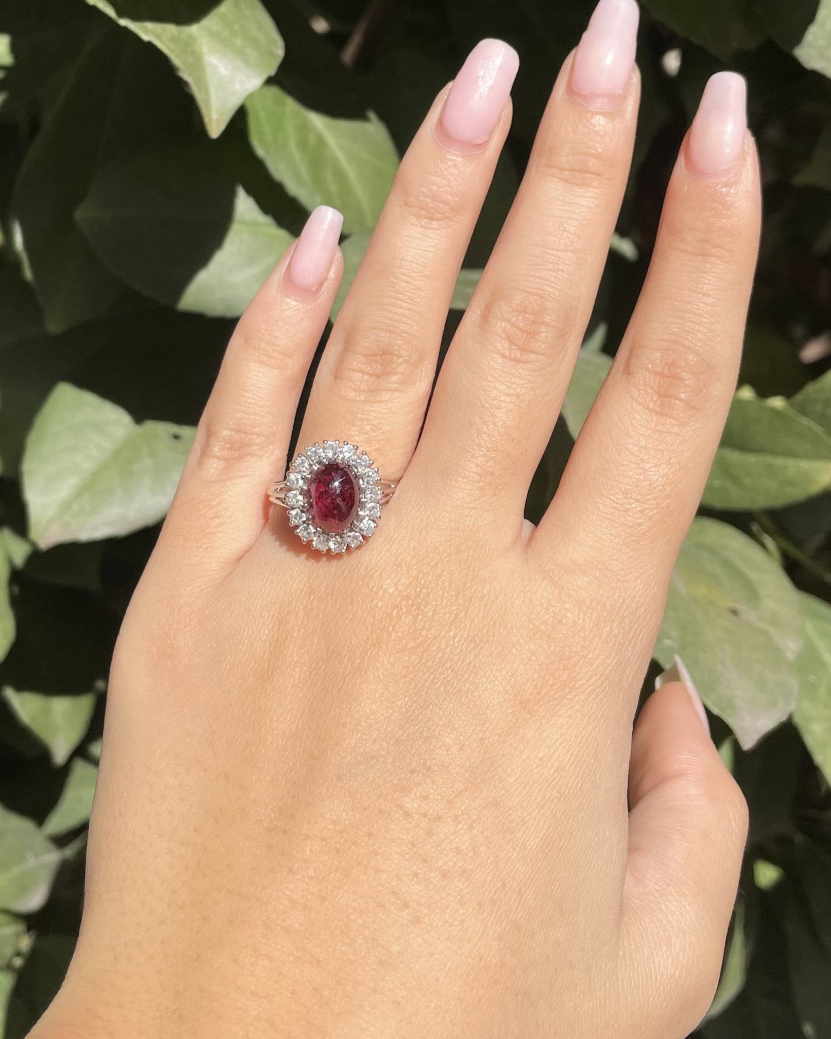 Bague Marguerite Grenat 3.85 carats & Diamants "Amel" - Elliade Paris