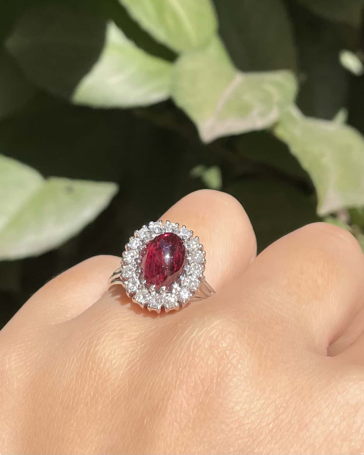Bague Marguerite Grenat 3.85 carats & Diamants "Amel" - Elliade Paris