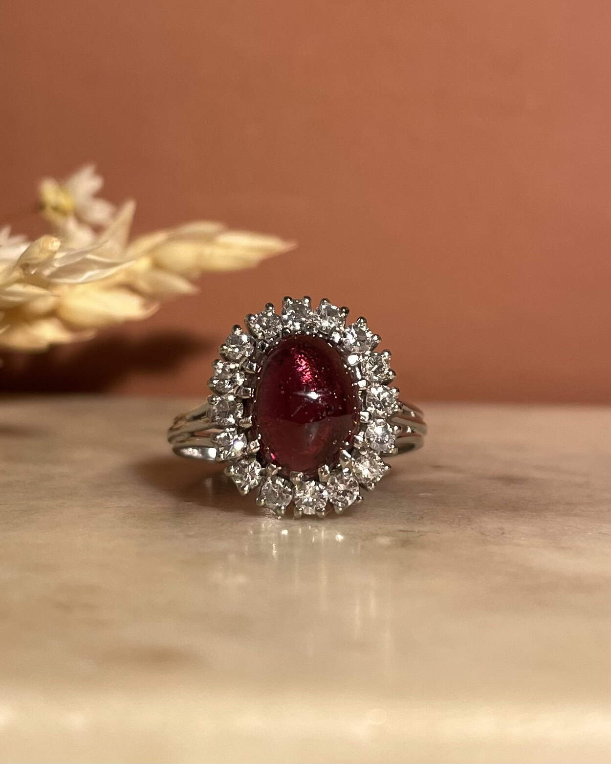 Bague Marguerite Grenat 3.85 carats & Diamants "Amel" - Elliade Paris