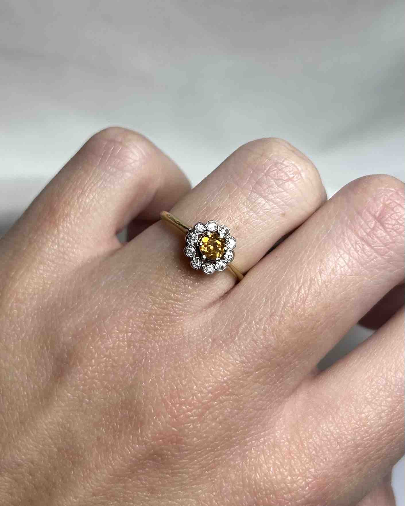 Bague Marguerite Grenat Hessonite 0.37 carat & 10 Diamants "Alexia" - Elliade Paris