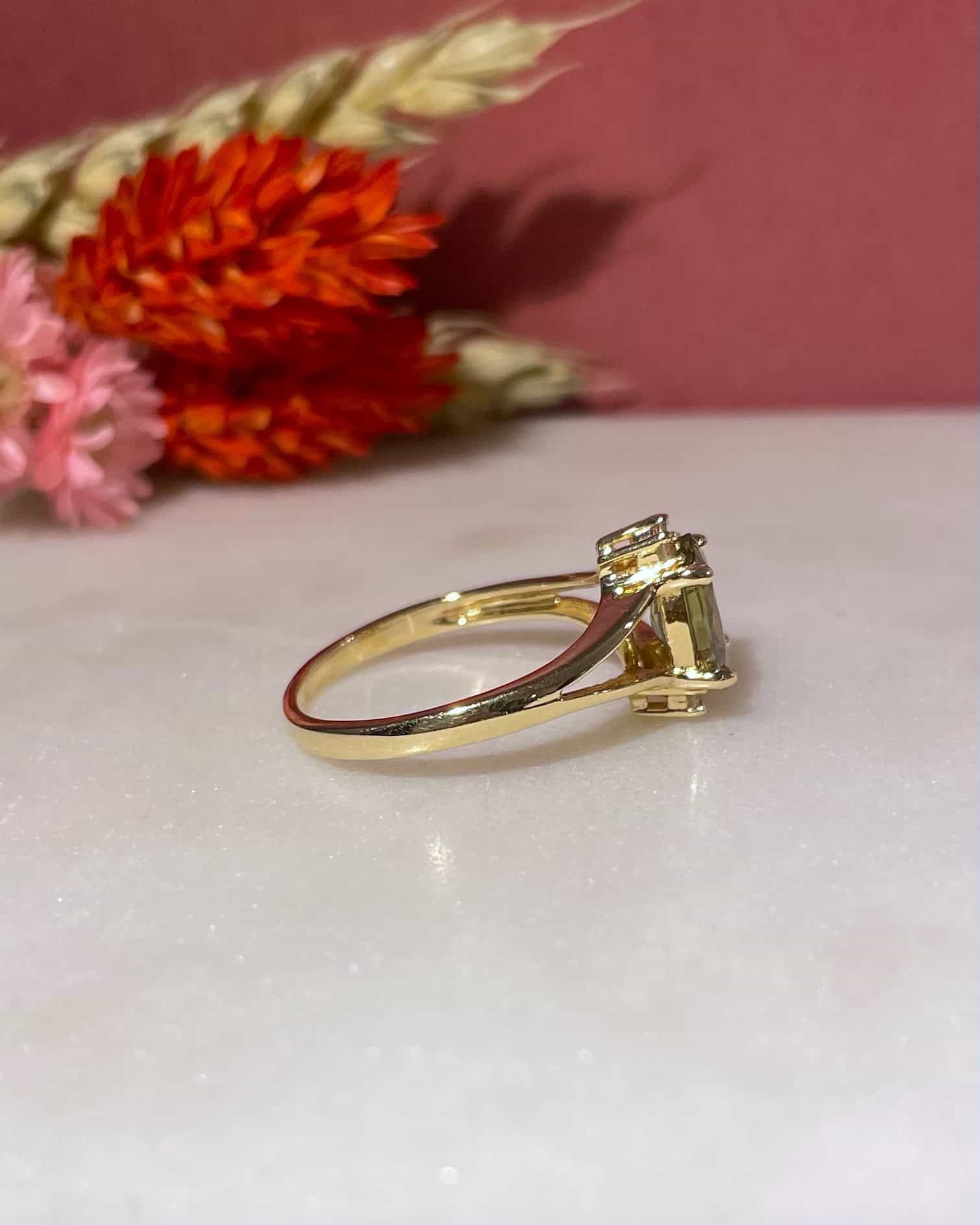 Bague Marguerite Grenat Vert 1.60 Carat & Diamants "Tiana" - Elliade Paris