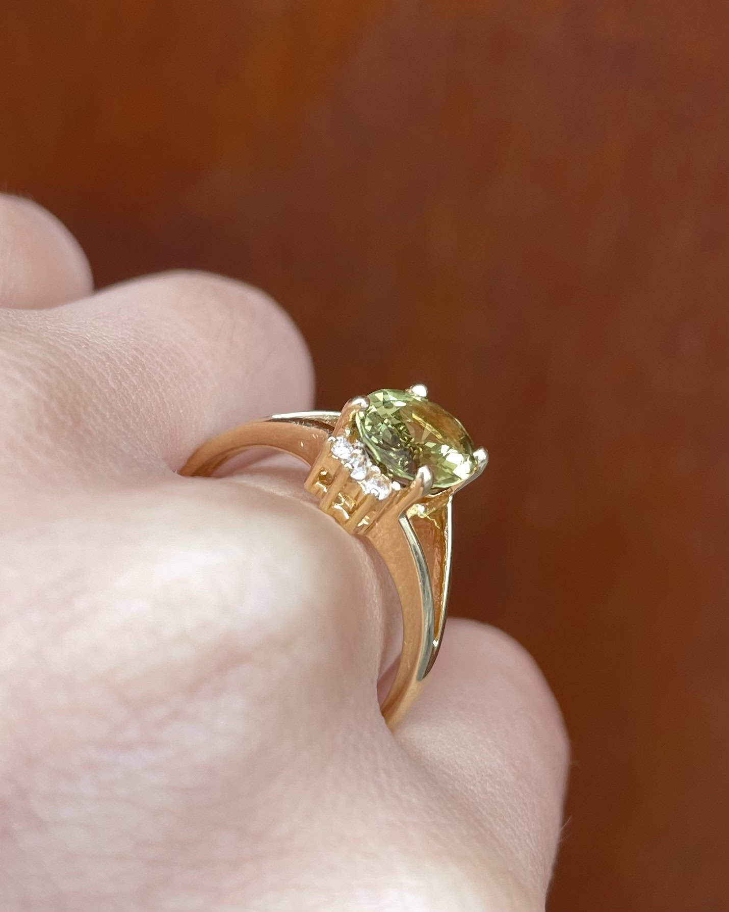 Bague Marguerite Grenat Vert 1.60 Carat & Diamants "Tiana" - Elliade Paris