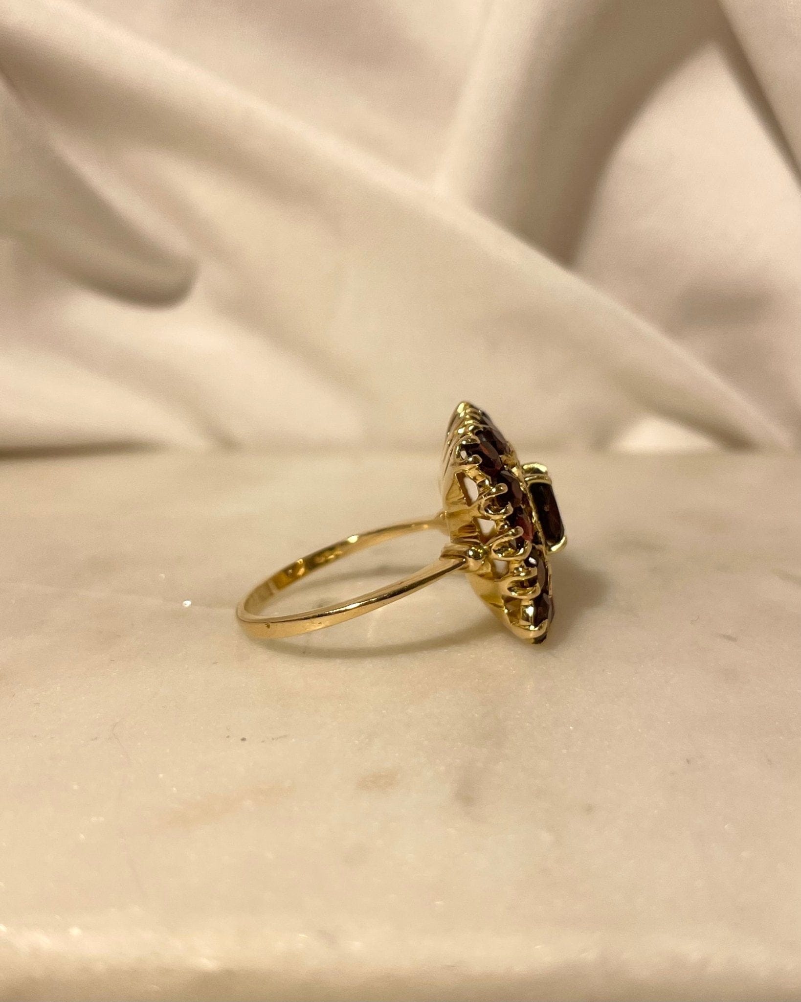 Bague Marguerite Grenats 4.60 Carats "Lina" - Elliade Paris