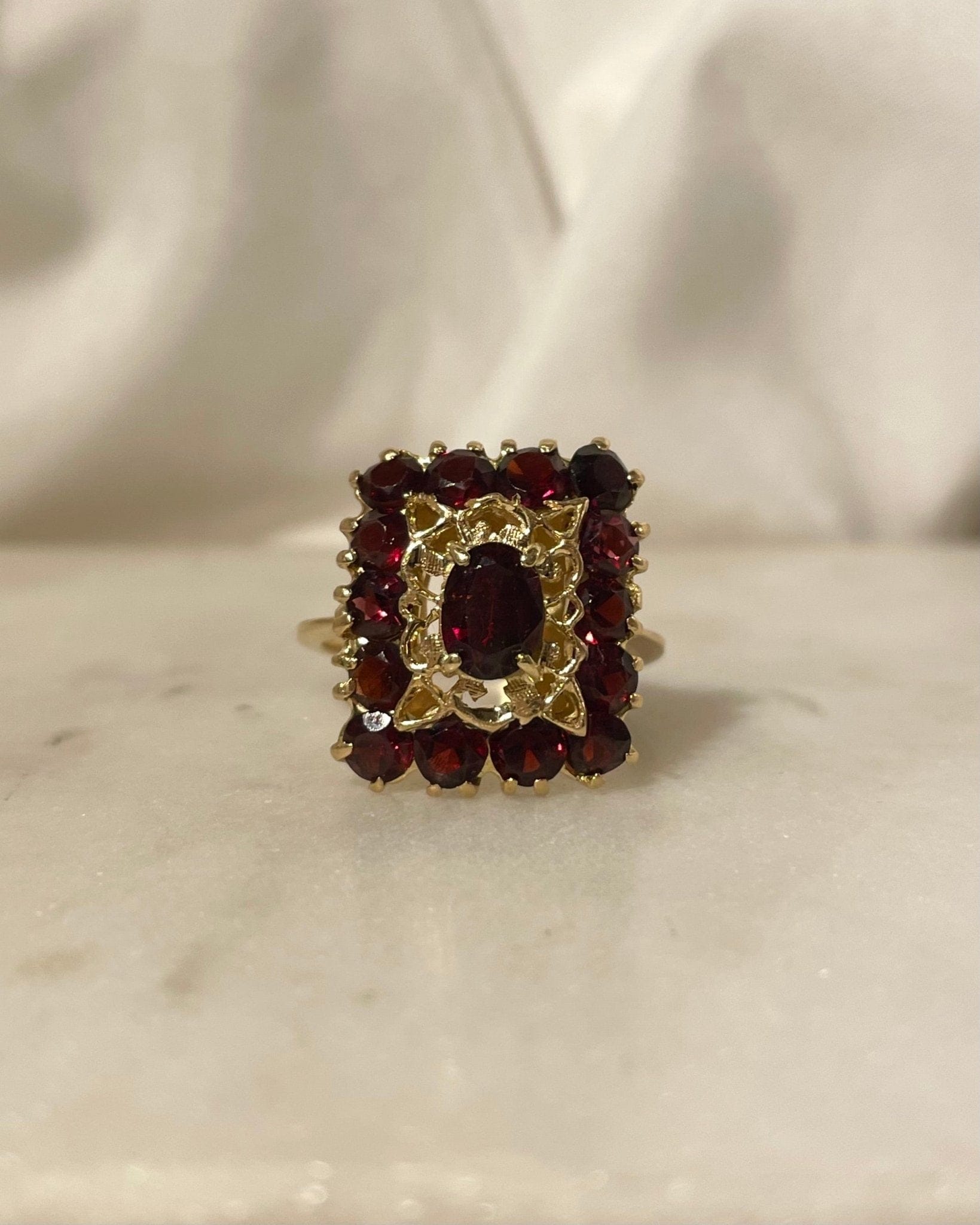 Bague Marguerite Grenats 4.60 Carats "Lina" - Elliade Paris