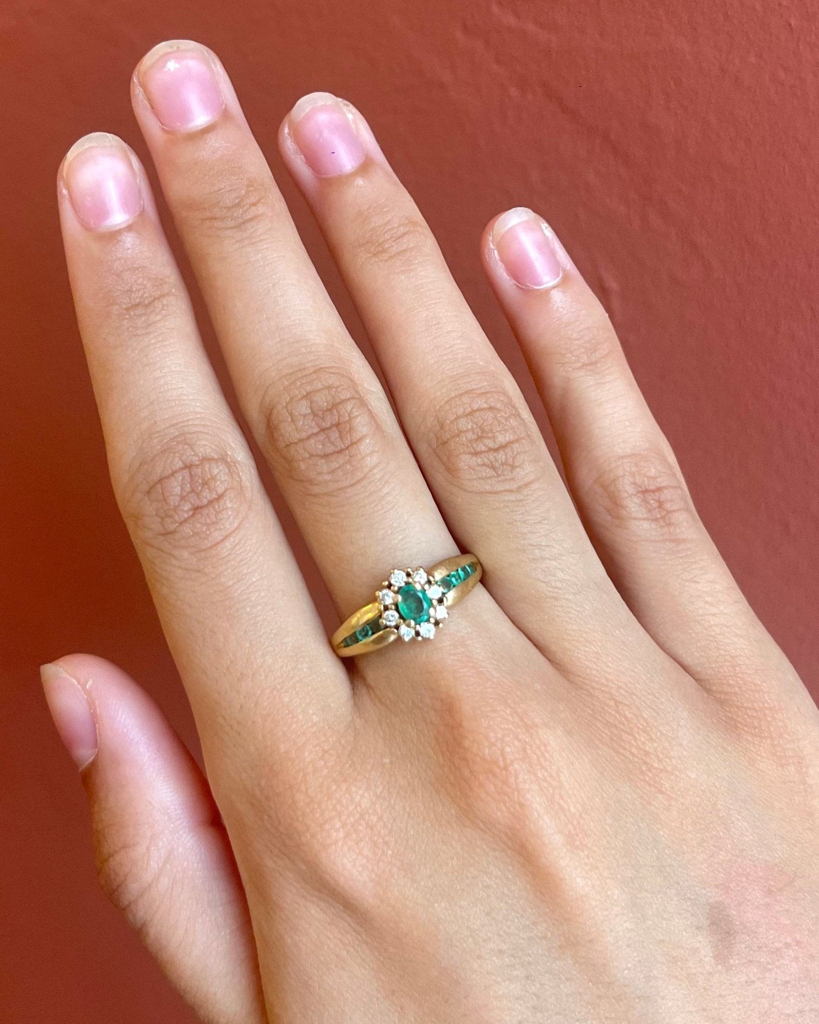 Bague Marguerite Jonc Émeraude & Diamants "Noëlla" - Elliade Paris