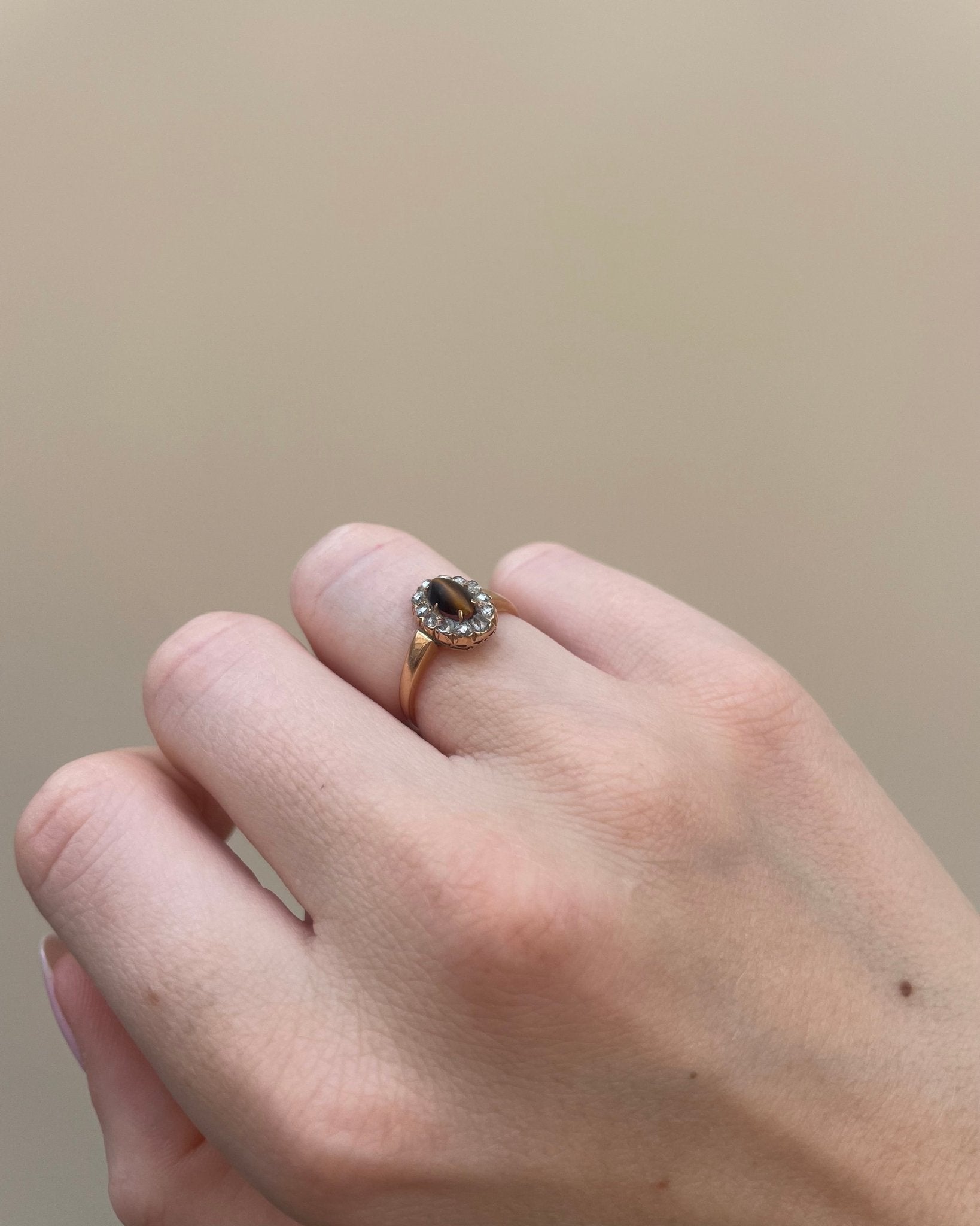 Bague Marguerite Oeil de Tigre 0.60 carat & Diamants "Carmen" - Elliade Paris