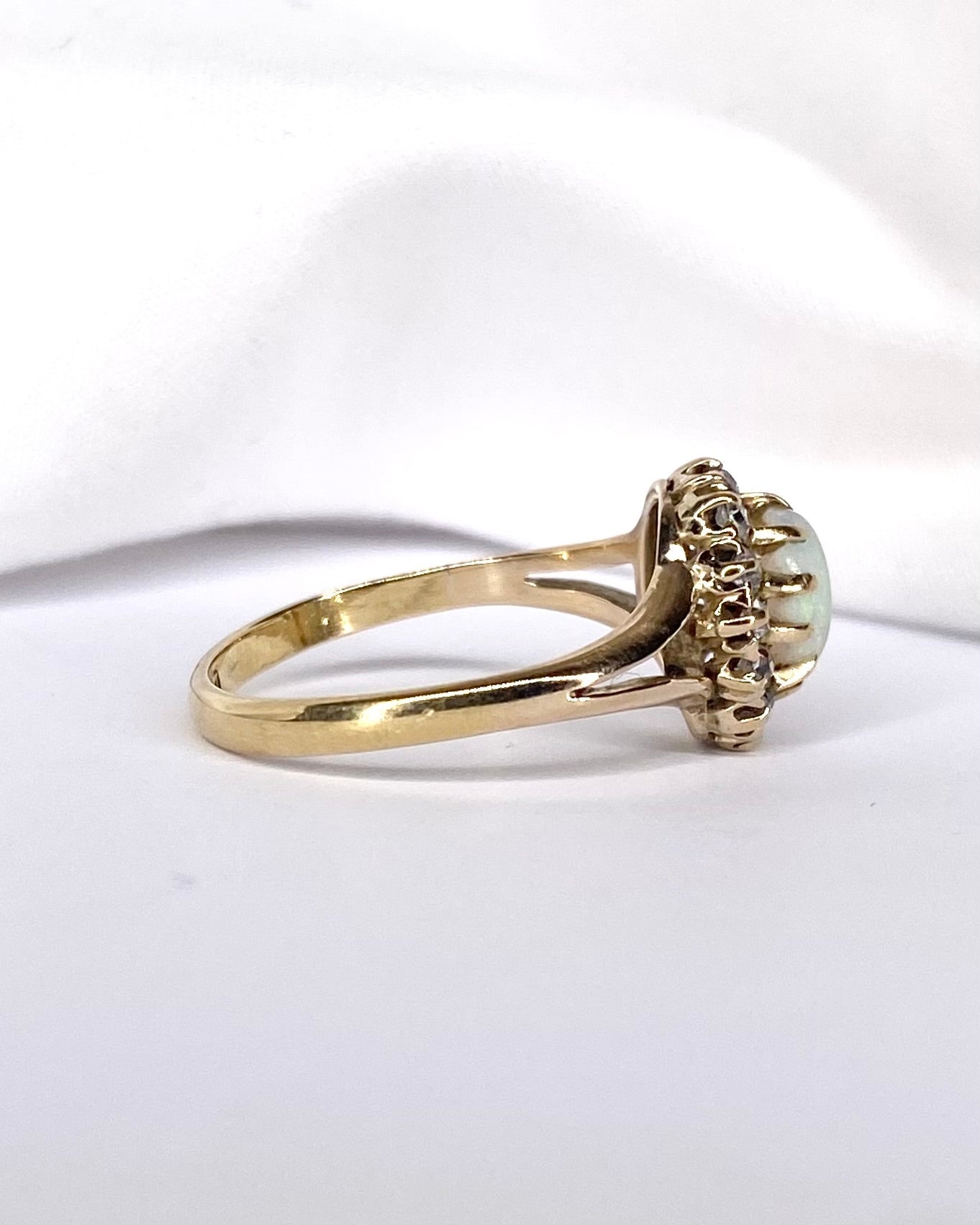 Bague Marguerite Opale 0.75 carat & Diamants "Claudia" - Elliade Paris