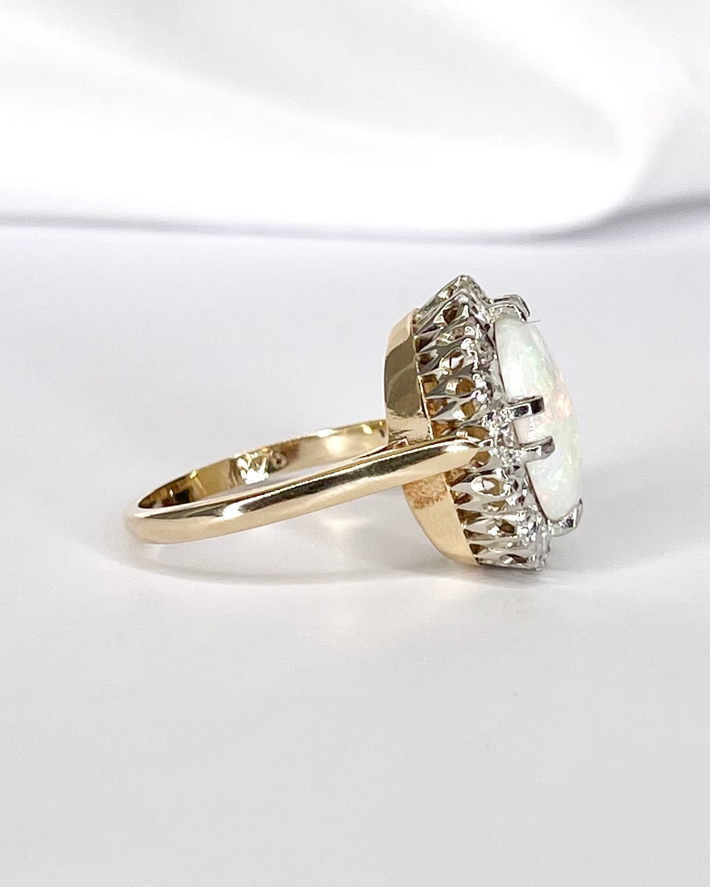 Bague Marguerite Opale 1.85 carat & 8 Diamants "Camille" - Elliade Paris