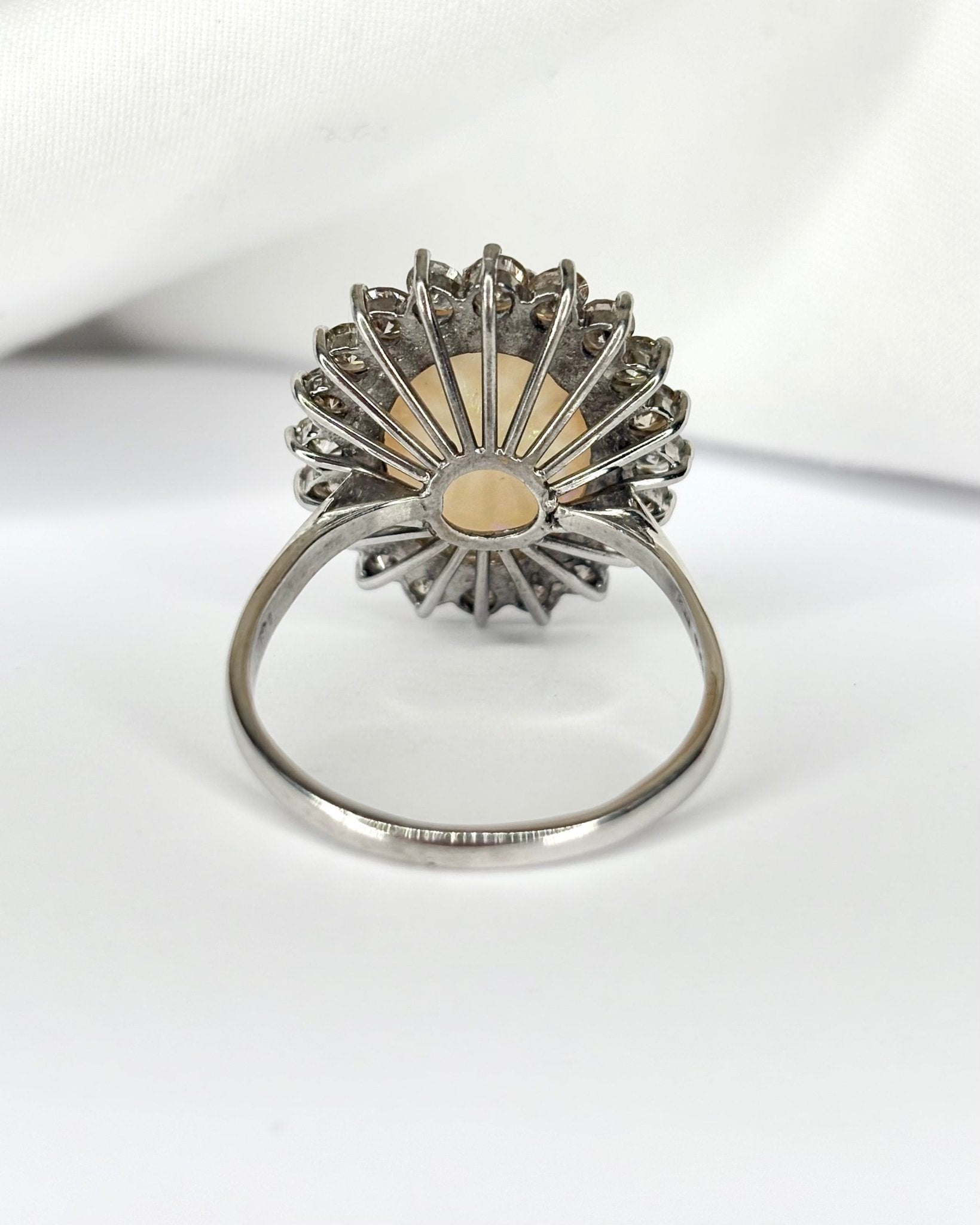 Bague Marguerite Opale 6.40 carats et Diamants 1.40 carat "Wilona" - Elliade Paris