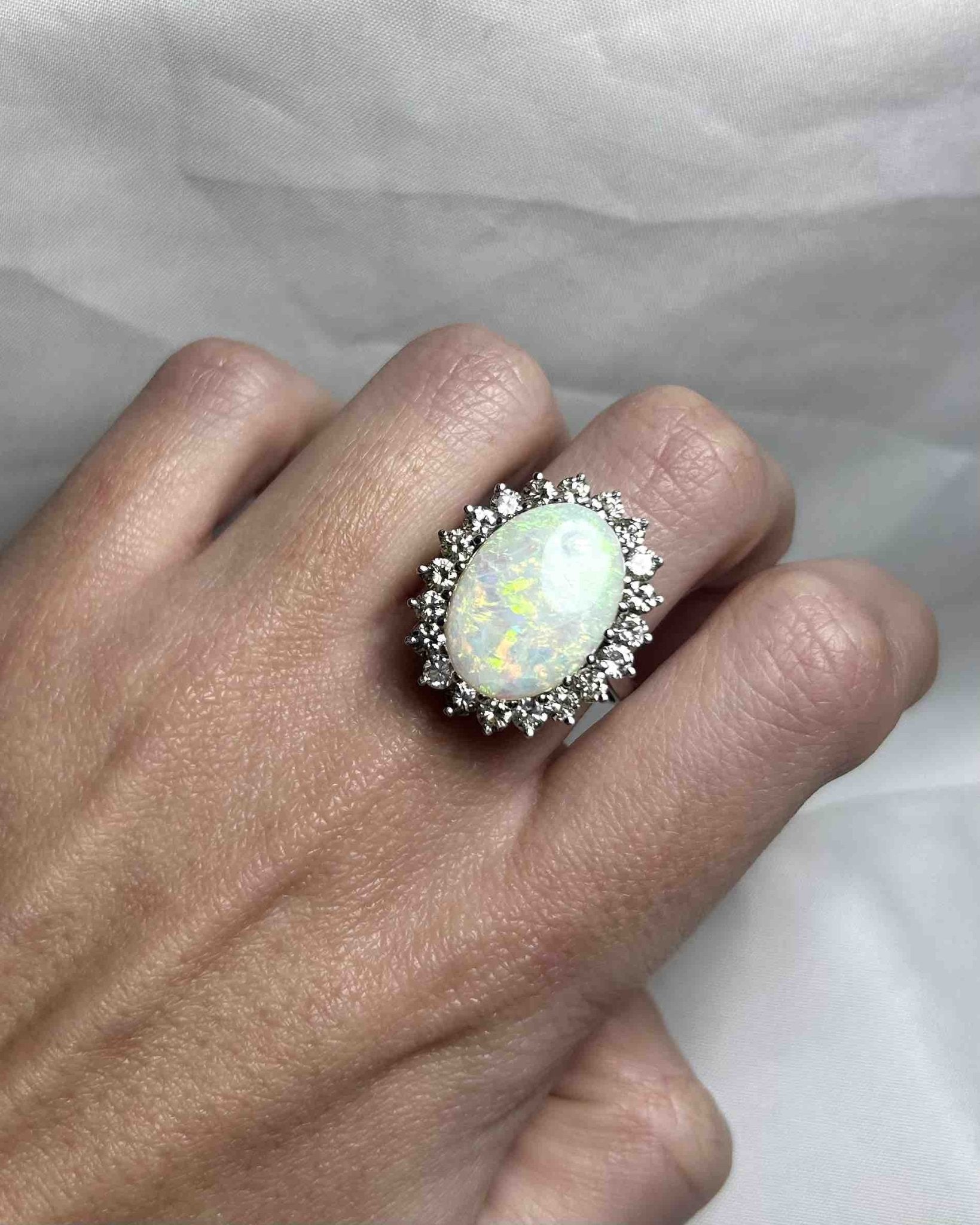 Bague Marguerite Opale 6.40 carats et Diamants 1.40 carat "Wilona" - Elliade Paris