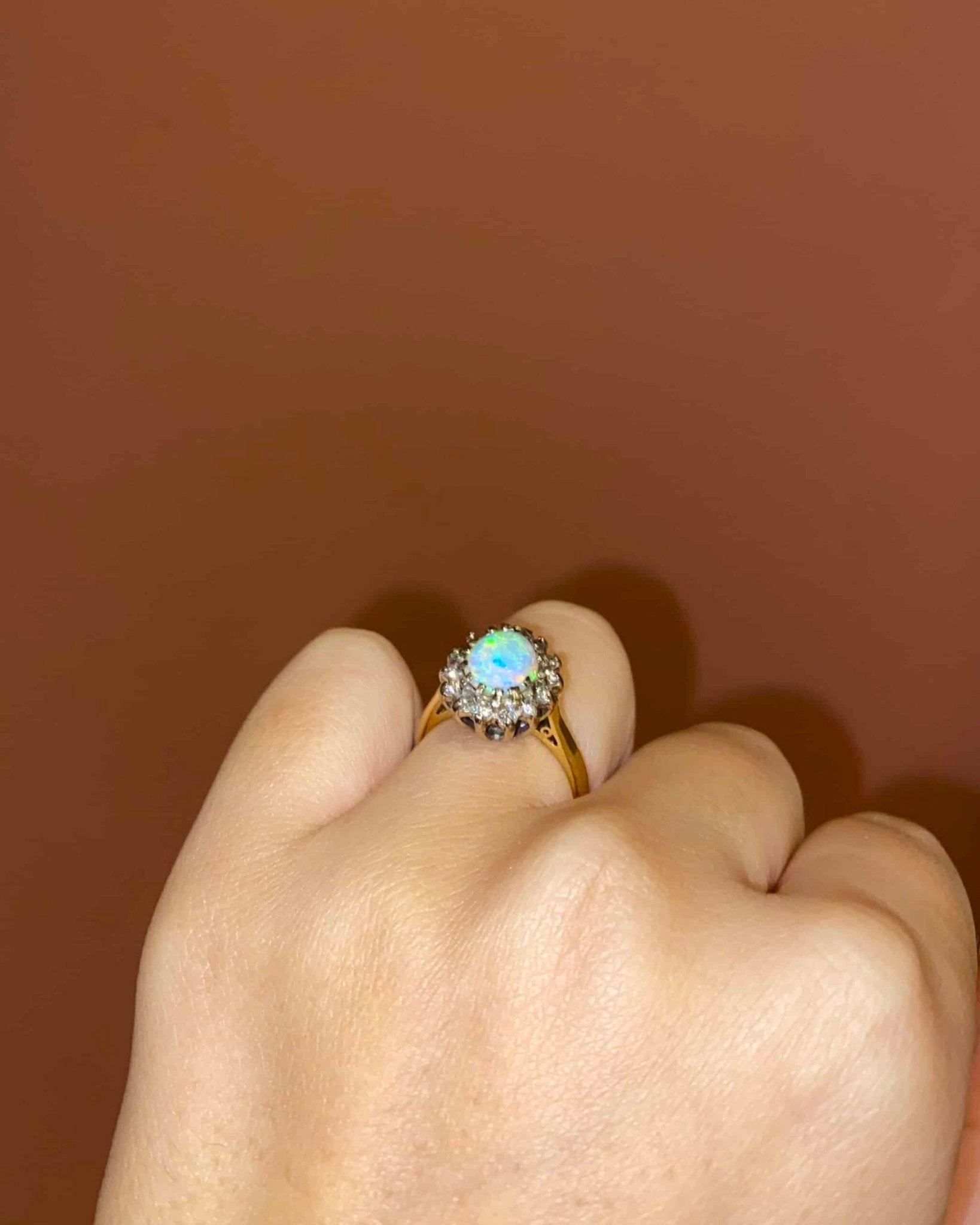 Bague Marguerite Opale Cabochon & Diamants "Roxanne" - Elliade Paris