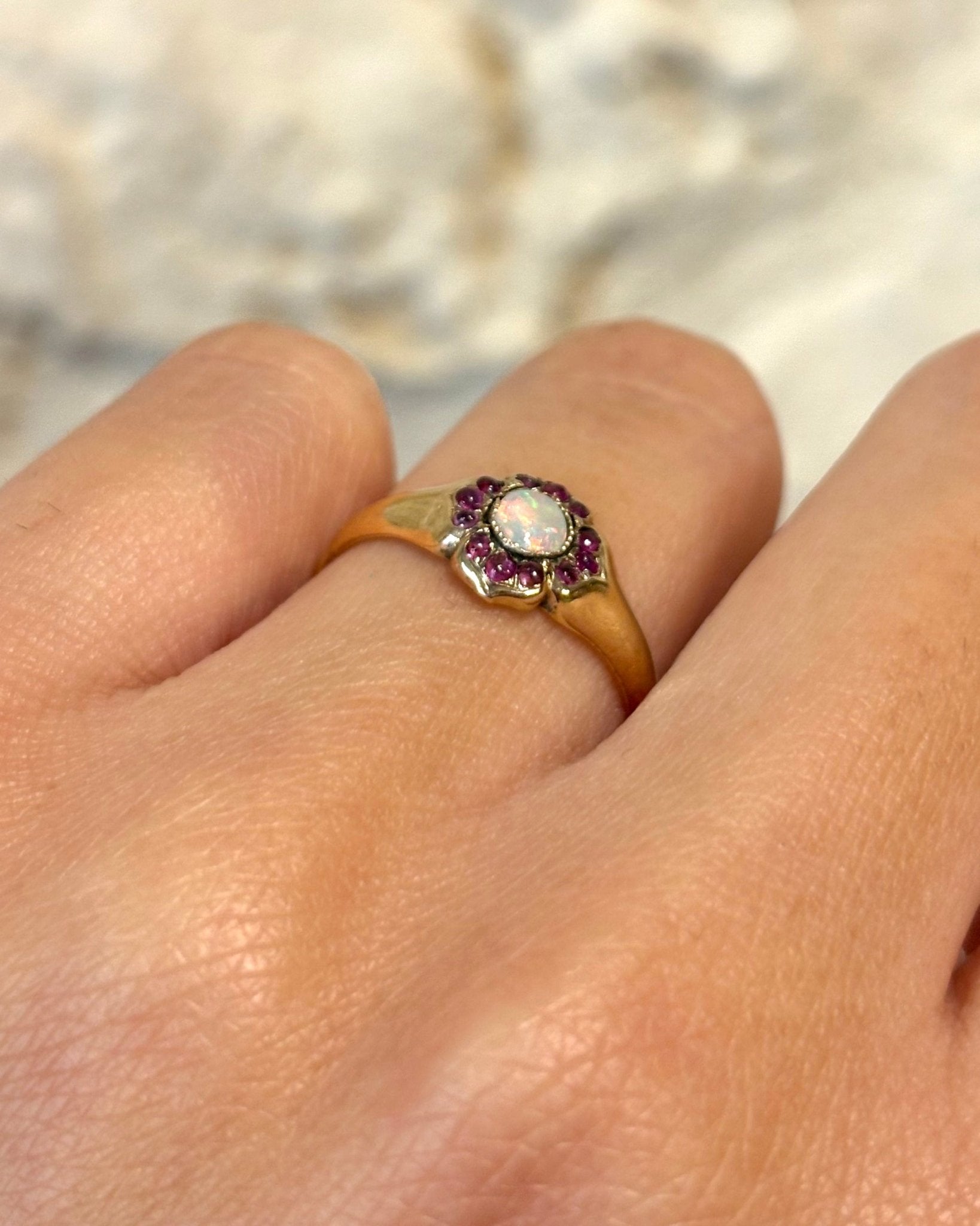 Bague Marguerite Opale & Rubis 0.36 carat "Eden" - Elliade Paris