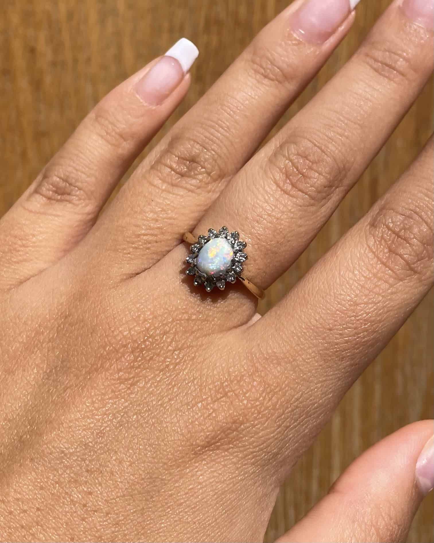 Bague Marguerite Opale & 14 Diamants "Izzy"