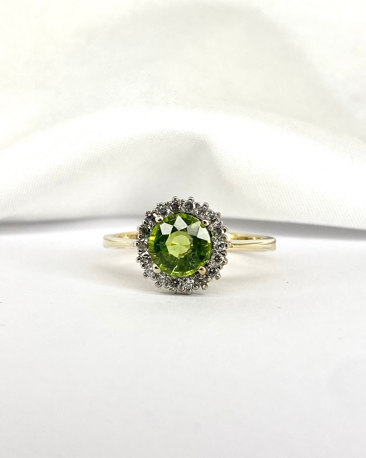 Bague Marguerite Péridot 1.50 carat & 18 Diamants "Lina" - Elliade Paris