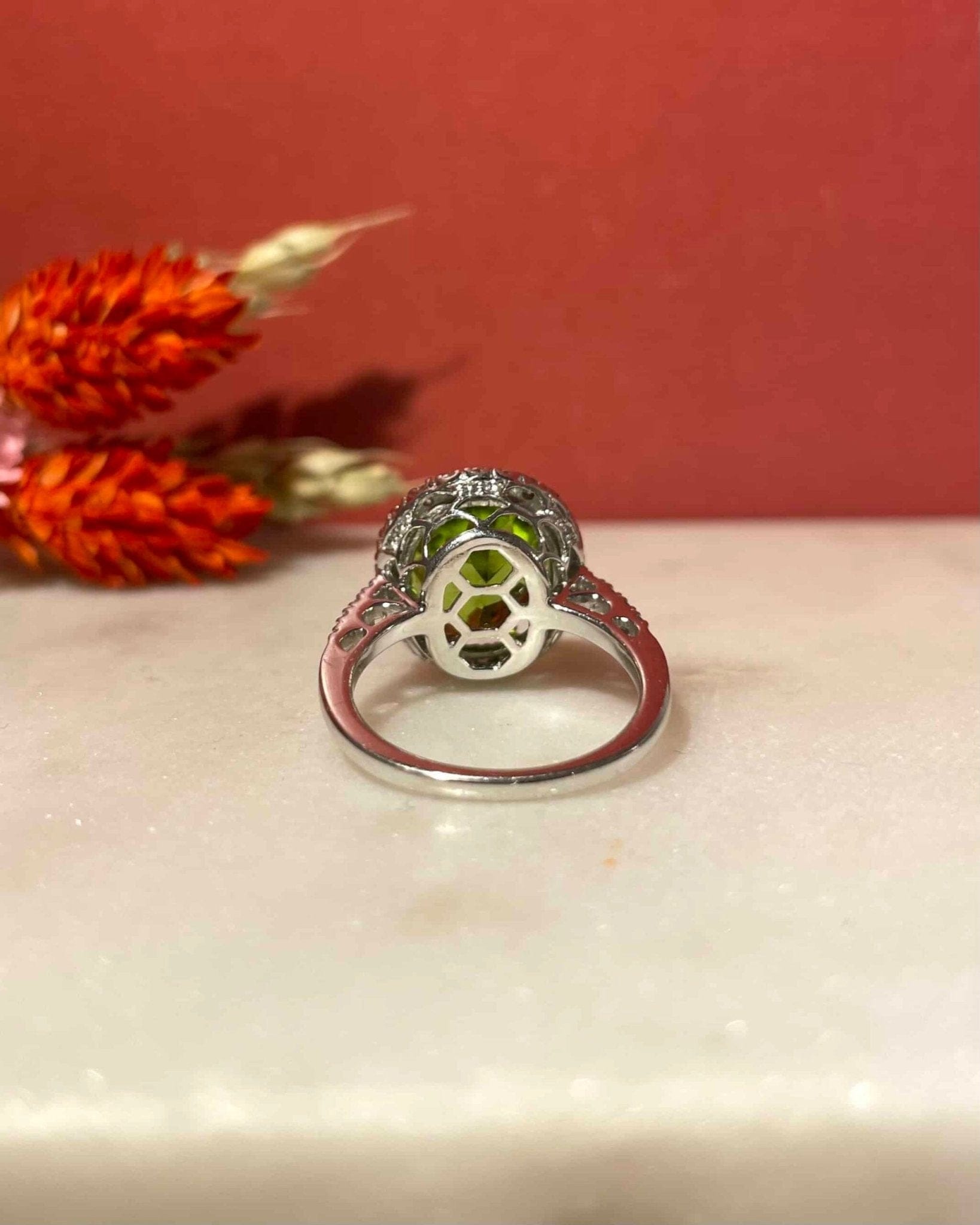 Bague Marguerite Péridot 7.70 Carats & 44 Diamants "Olivia" - Elliade Paris