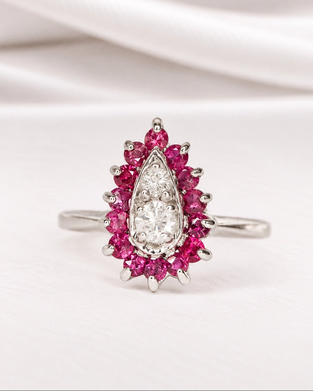 Bague Marguerite Poire Diamants & Rubis "Ariette" - Elliade Paris