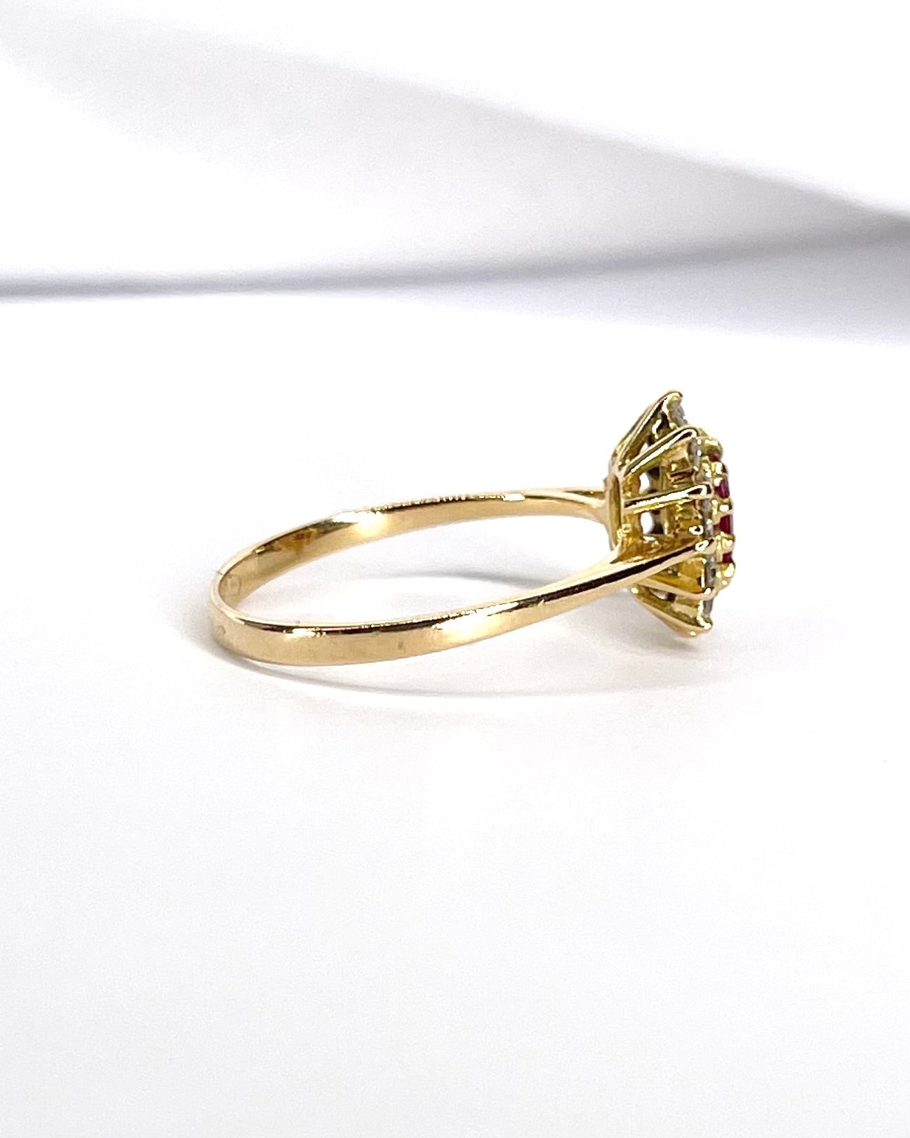 Bague Marguerite Rubis 0.25 carat & Diamants 0.24 carat "Mona" - Elliade Paris