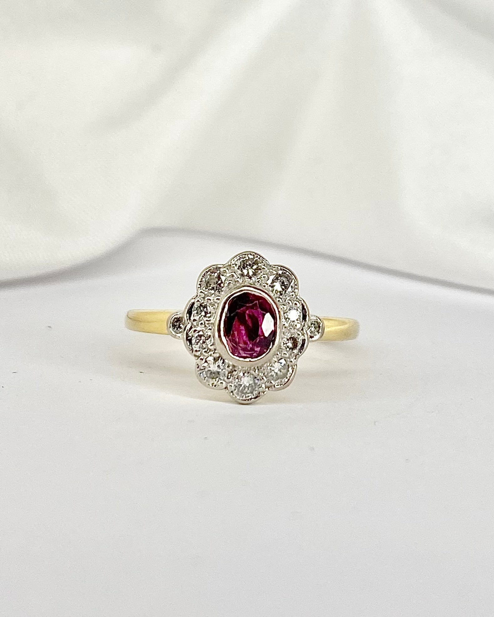 Bague Marguerite Rubis 0.34 carat & 12 Diamants "Suzanne" - Elliade Paris