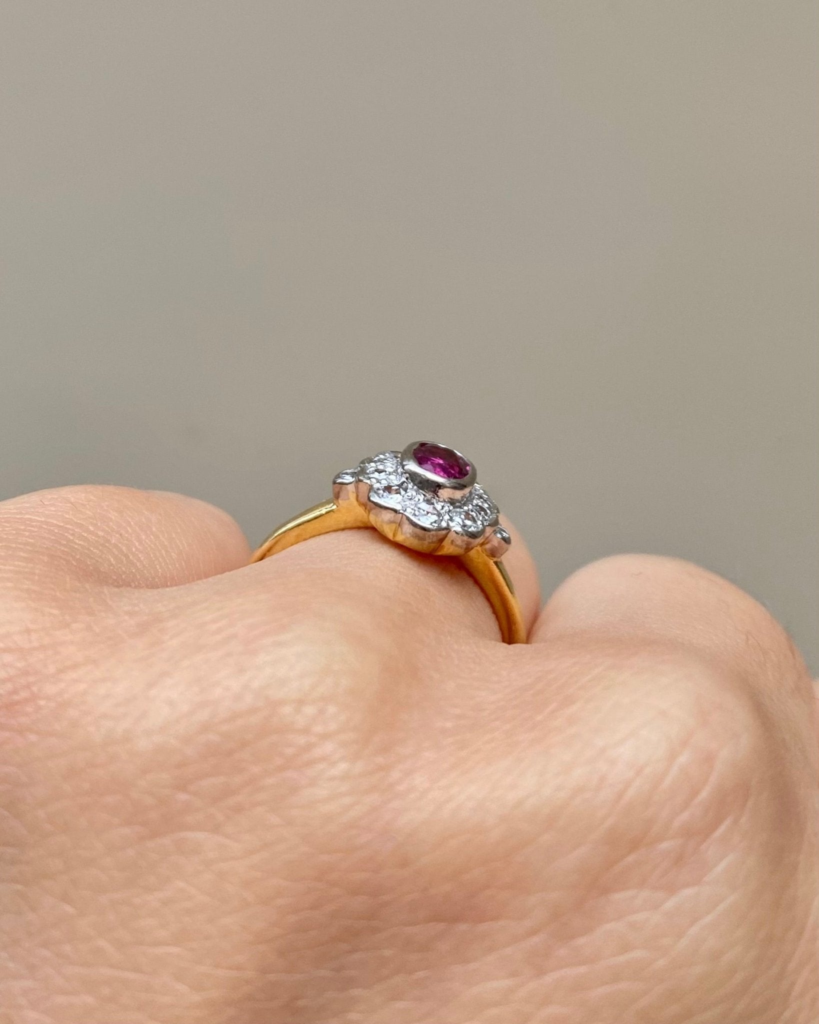 Bague Marguerite Rubis 0.34 carat & 12 Diamants "Suzanne" - Elliade Paris