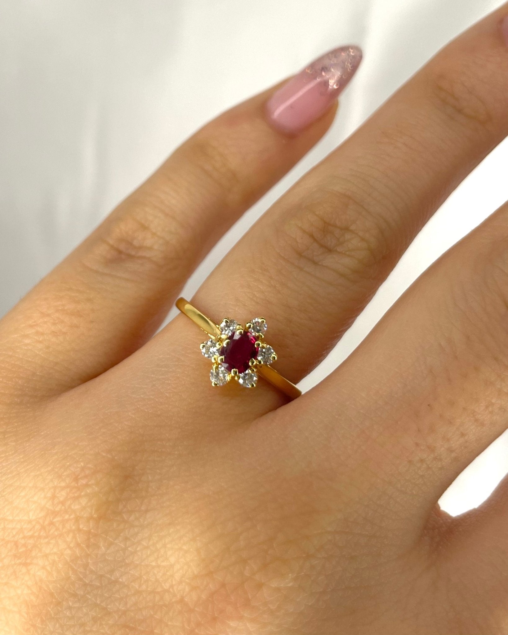 Bague Marguerite Rubis 0.35 carat & Diamants "Romane" - Elliade Paris