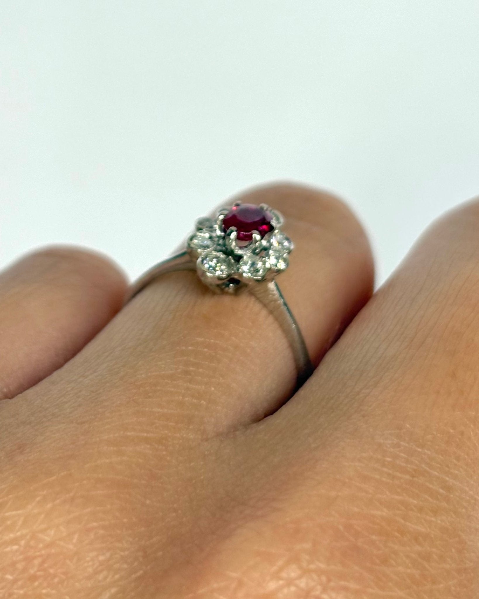 Bague Marguerite Rubis 0.40 carat & 8 Diamants "Romy" - Elliade Paris