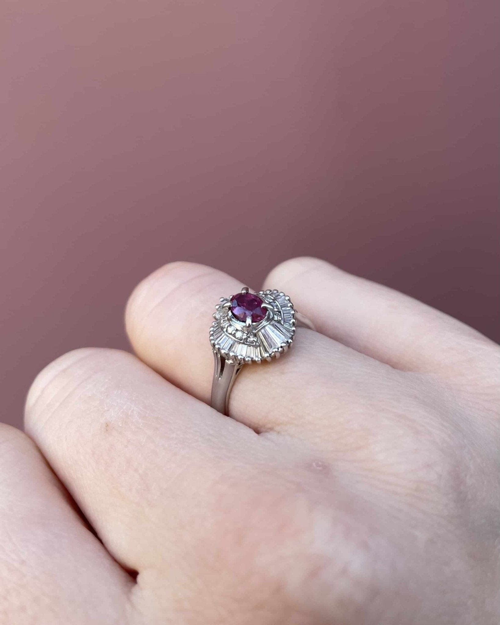 Bague Marguerite Rubis 0.50 carat & 42 Diamants 0.56 carat "Dorina" - Elliade Paris
