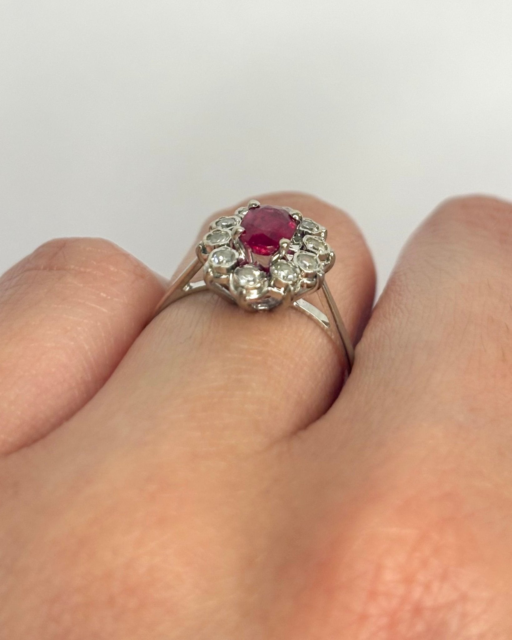 Bague Marguerite Rubis 0.55 carat & Diamants 0.30 carat "Irène" - Elliade Paris