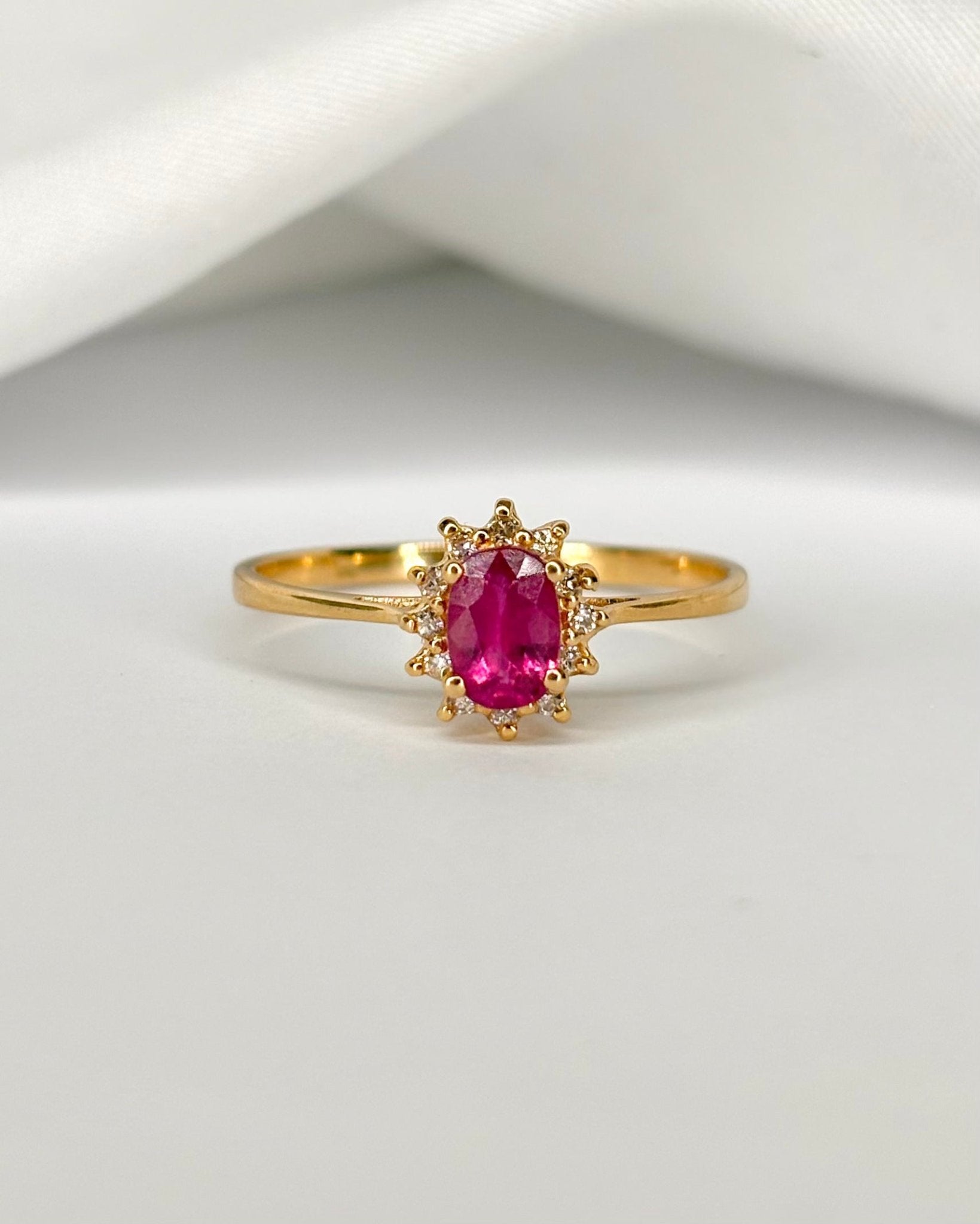 Bague Marguerite Rubis 0.60 carat & 12 Diamants "Charlie" - Elliade Paris