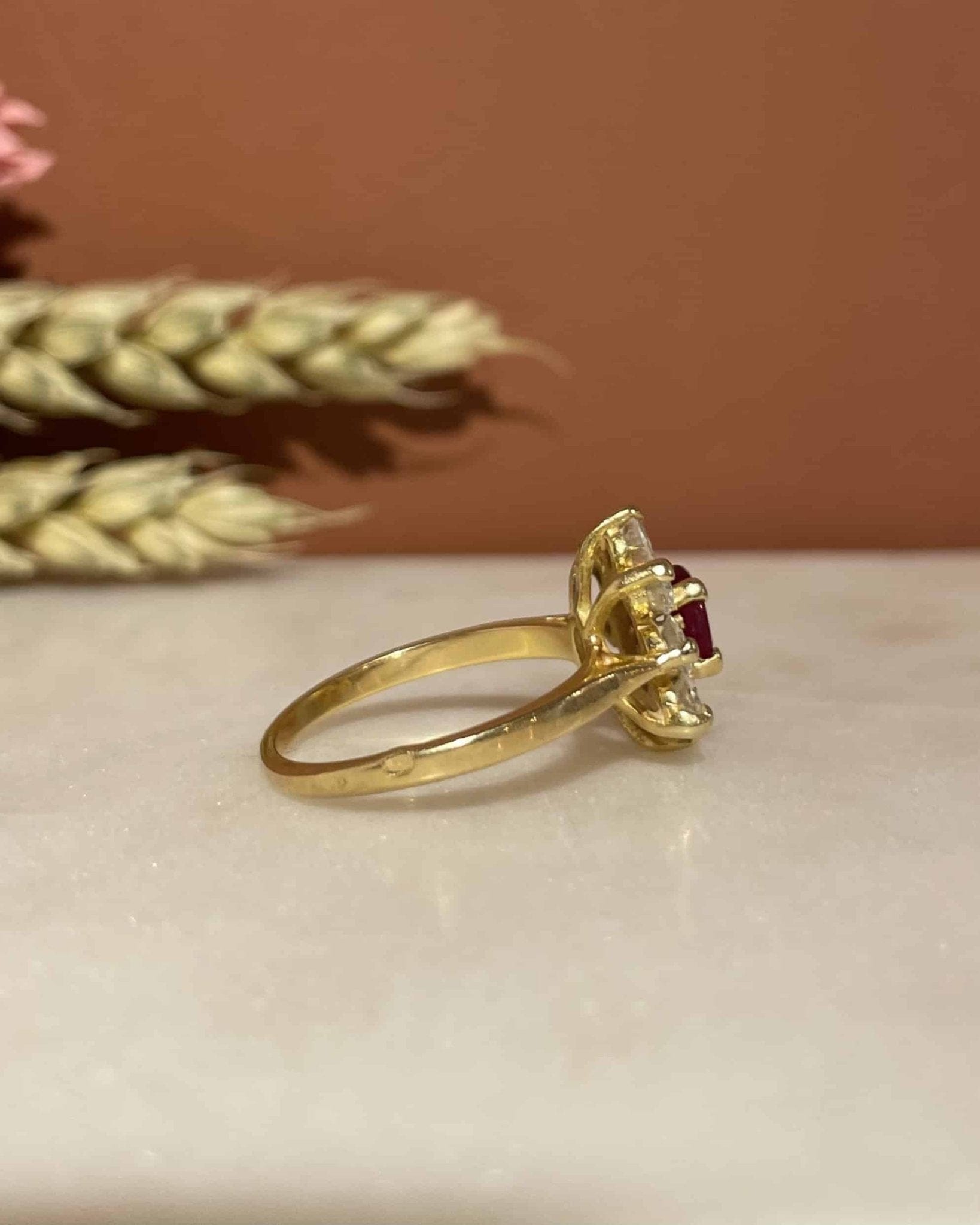 Bague Marguerite Rubis 0.60 carat & Diamants 0.70 carat "Louane" - Elliade Paris
