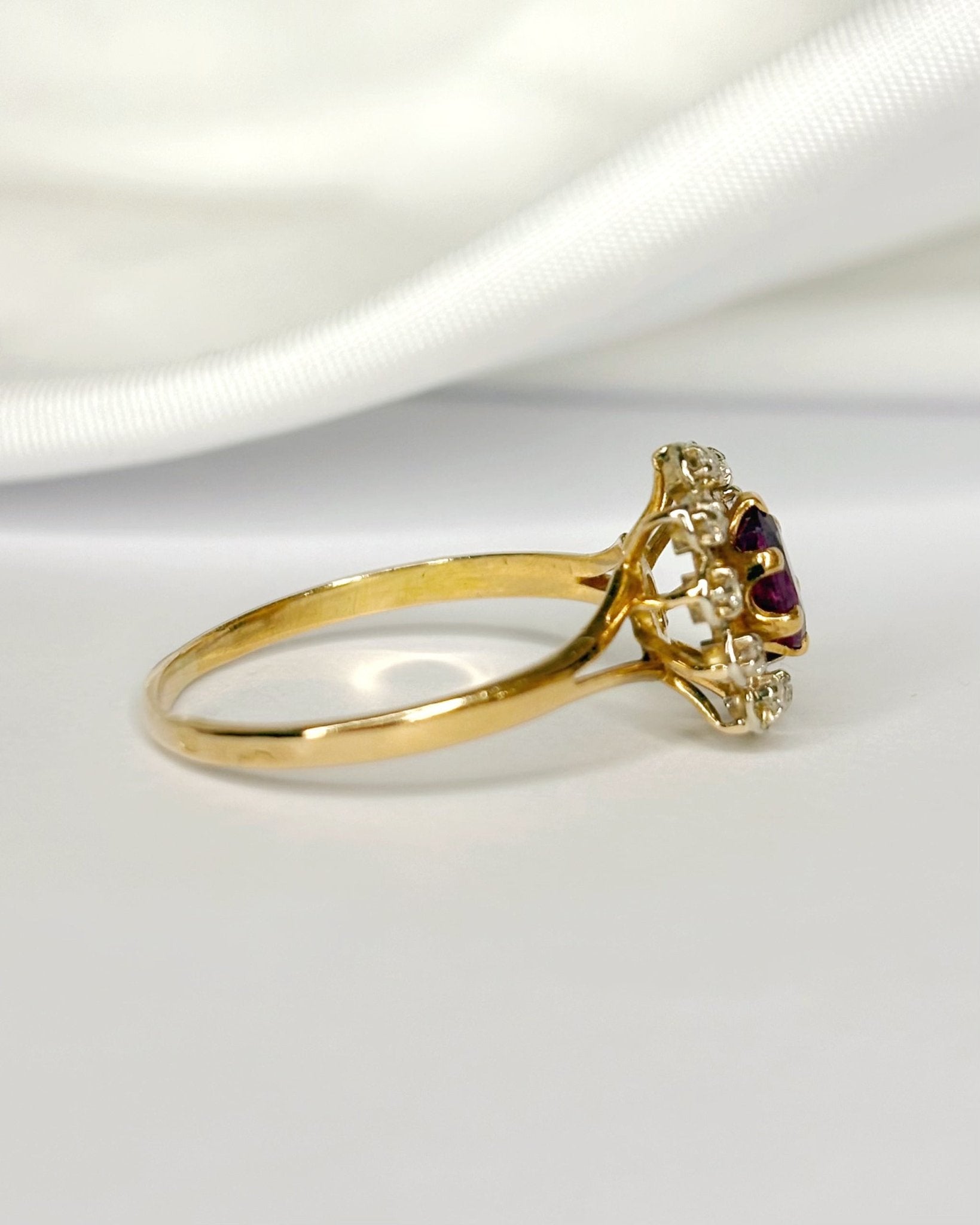 Bague Marguerite Rubis 0.60 carat & Diamants "Coralie" - Elliade Paris