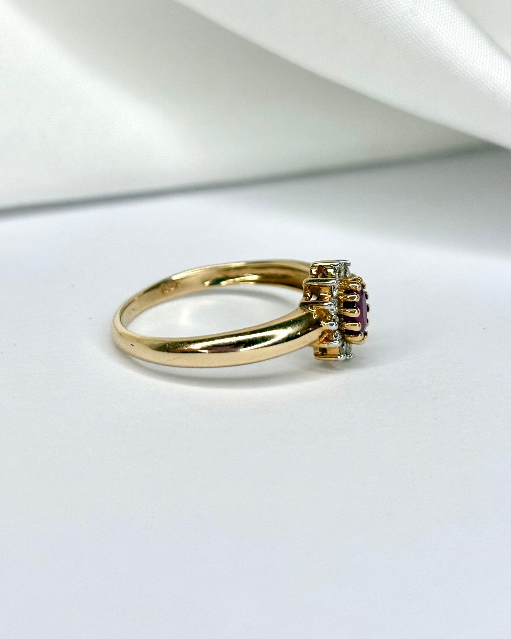 Bague Marguerite Rubis 0.62 carat & 12 Diamants "Micha" - Elliade Paris