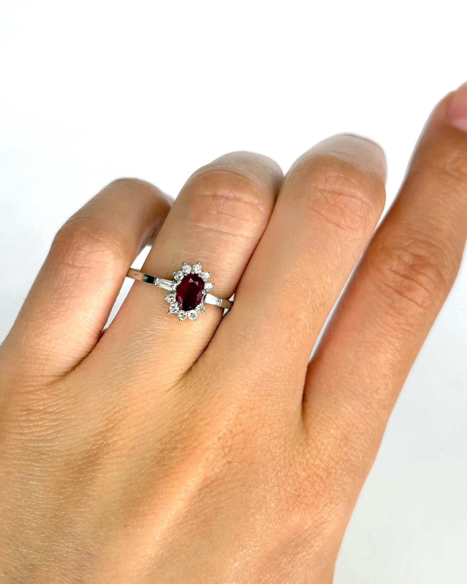 Bague Marguerite Rubis 0.62 carat & 12 Diamants "Nour" - Elliade Paris