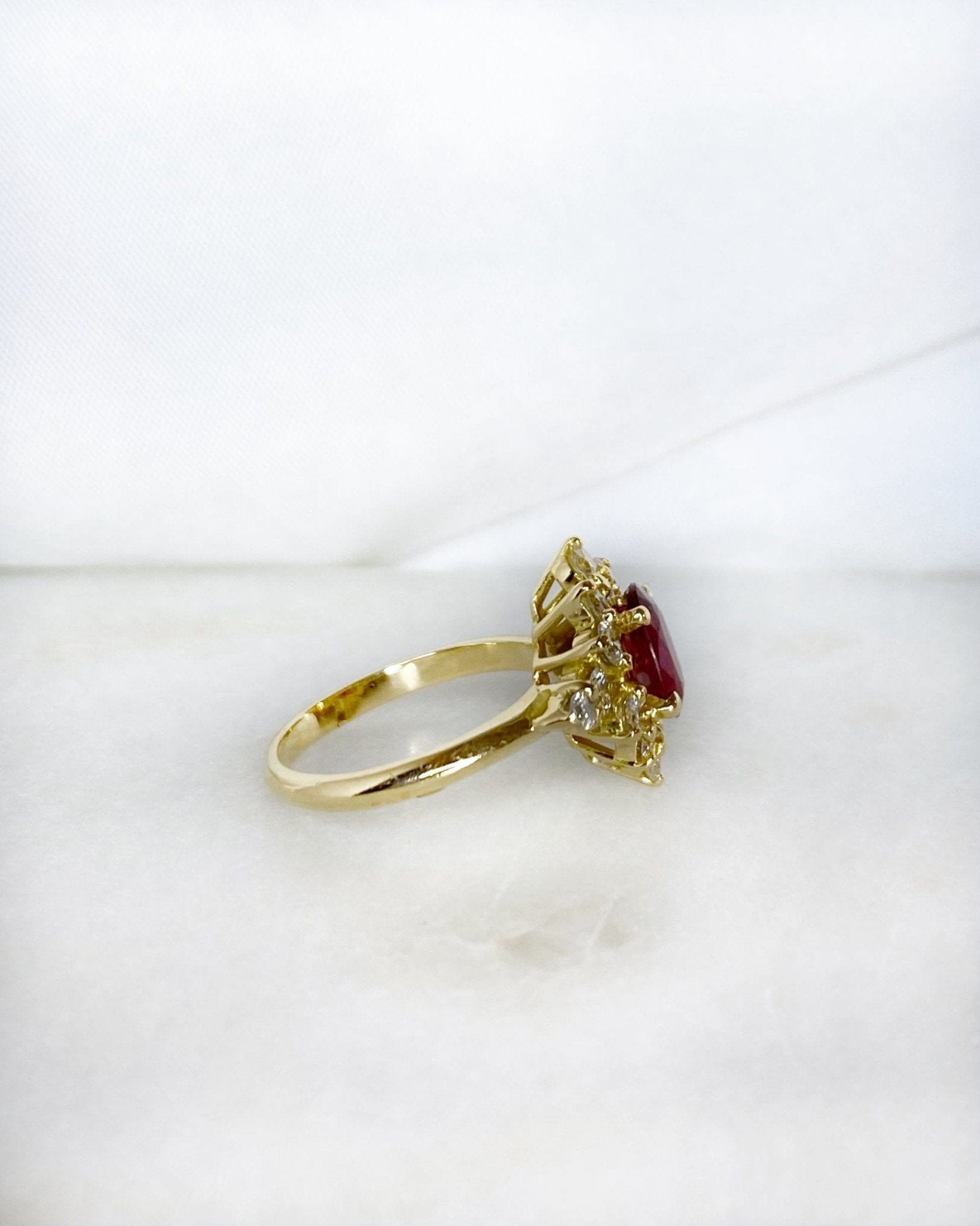 Bague Marguerite Rubis 0.75 carat & Diamants "Dakota" - Elliade Paris