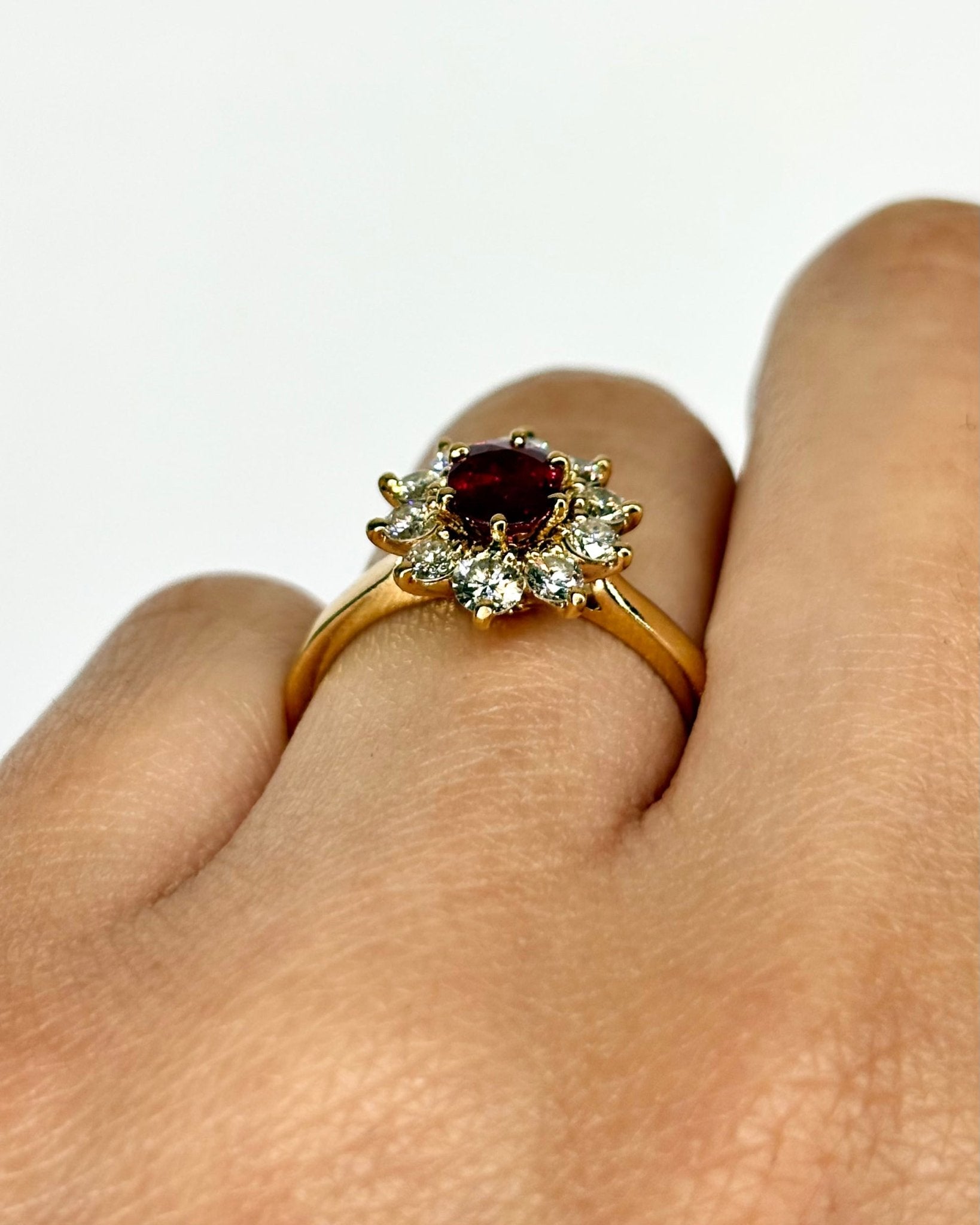 Bague Marguerite Rubis 0.87 carat & Diamants 0.50 carat "Nina" - Elliade Paris
