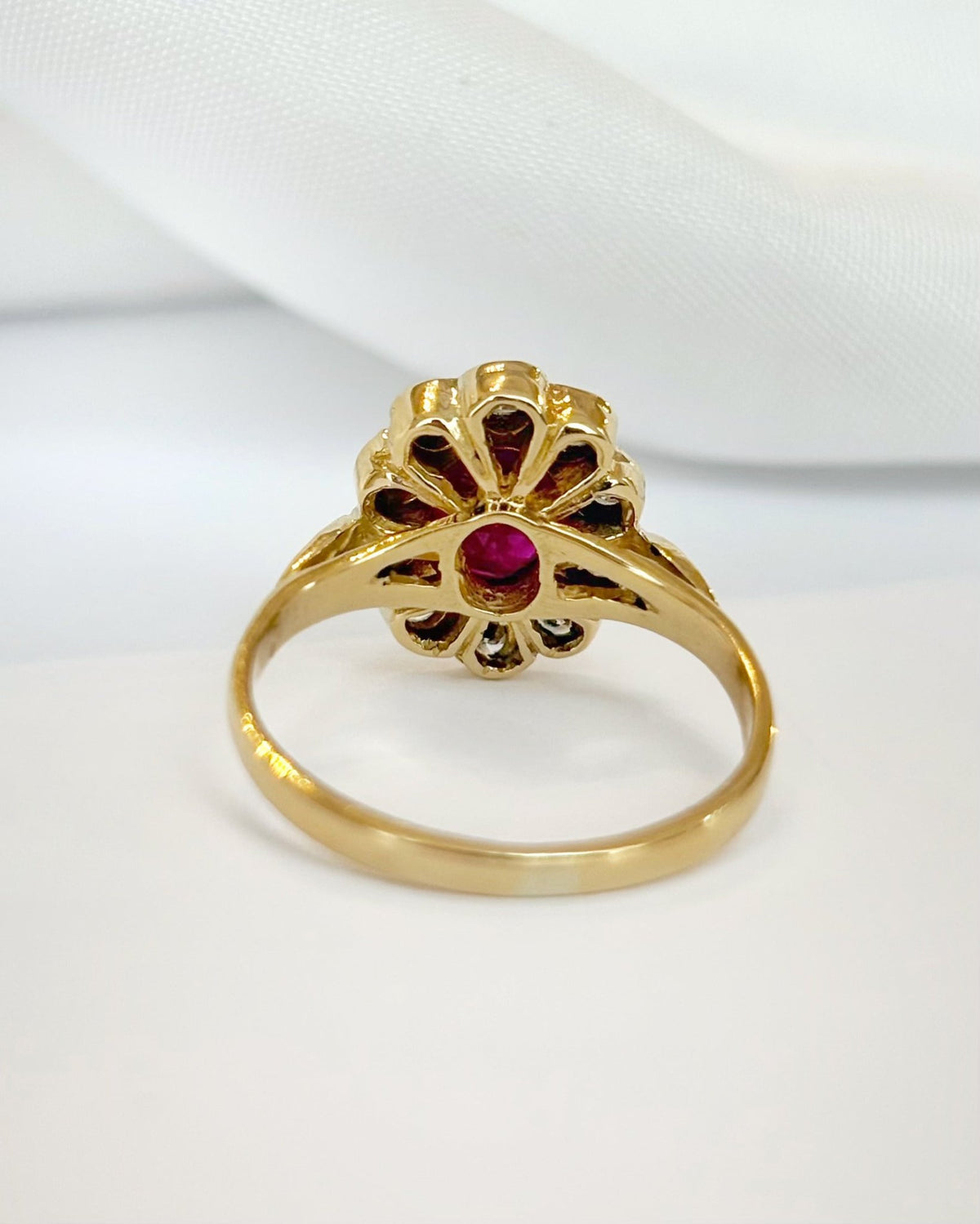 Bague Marguerite Rubis 0.88 carat & Diamants 0.28 carat "Ninon" - Elliade Paris
