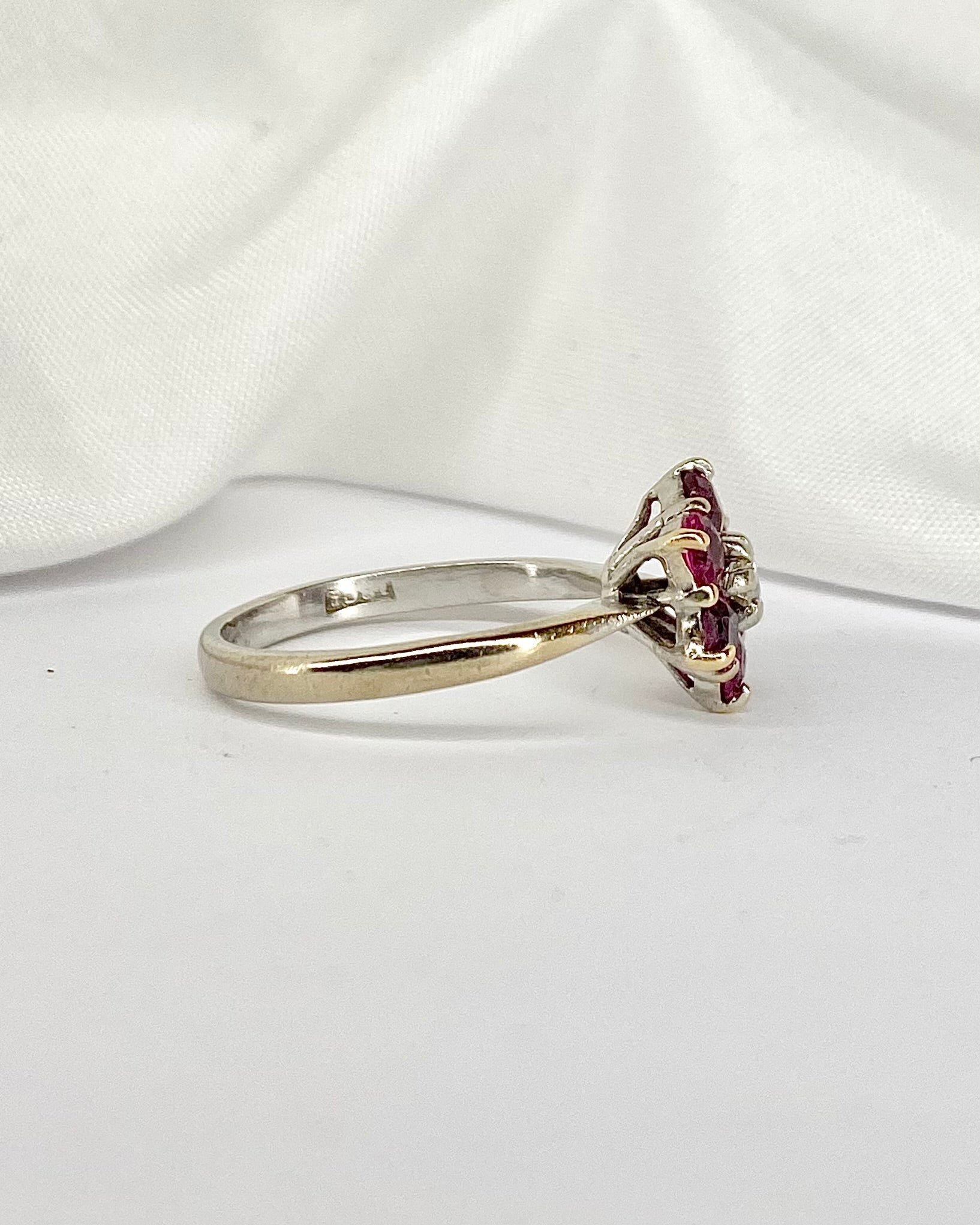 Bague Marguerite Rubis 1 carat & 1 Diamant "Ingrid" - Elliade Paris
