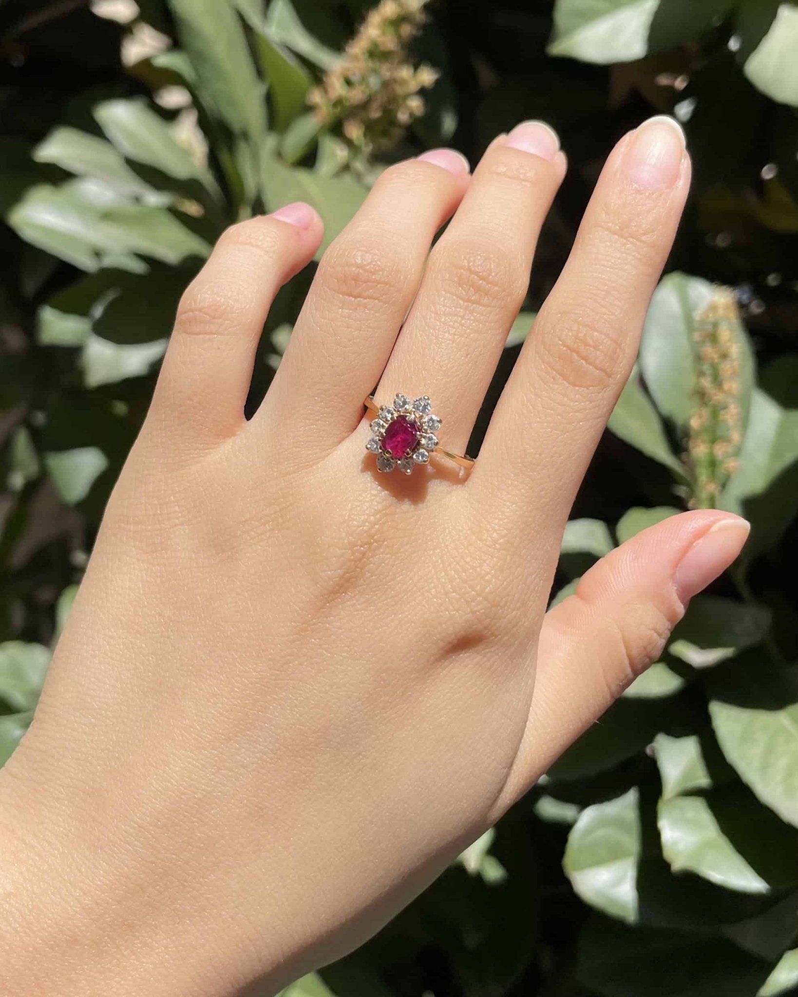 Bague Marguerite Rubis 1 carat & 10 Diamants "Emriella" - Elliade Paris