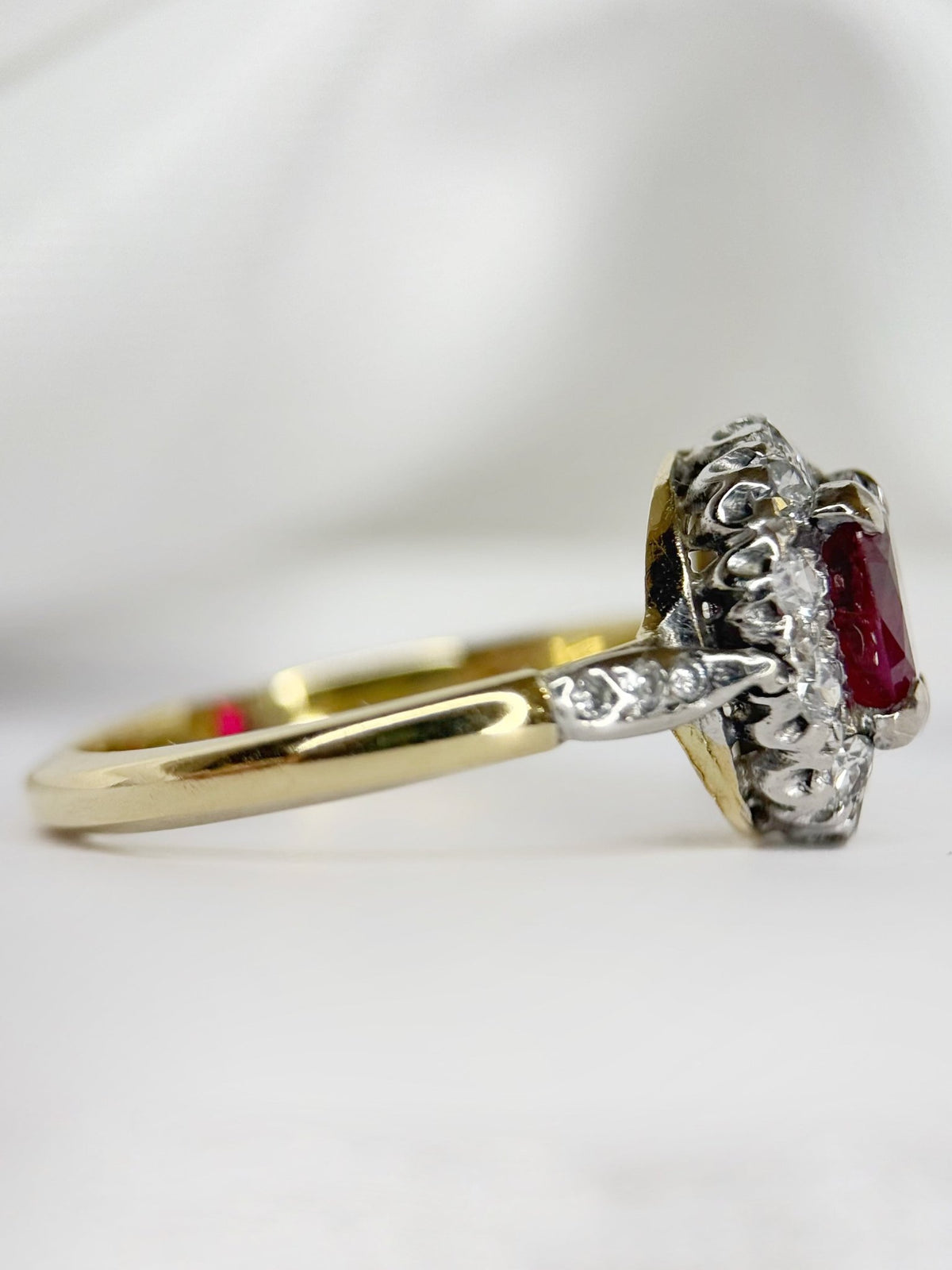 Bague Marguerite Rubis 1 carat & Diamants 0.52 carat "Mona" - Elliade Paris
