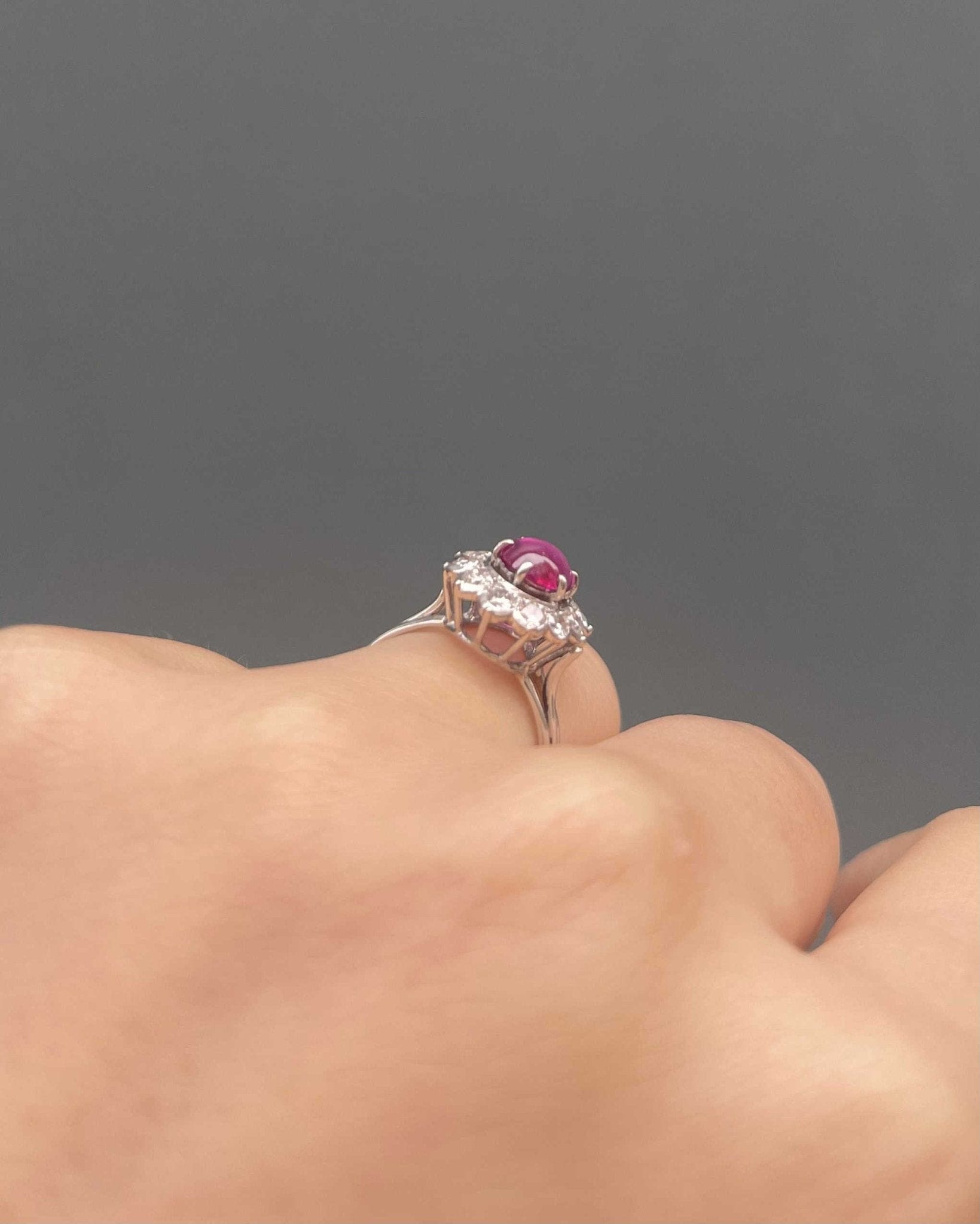 Bague Marguerite Rubis 1.25 Carat & 12 Diamants "Rosena" - Elliade Paris