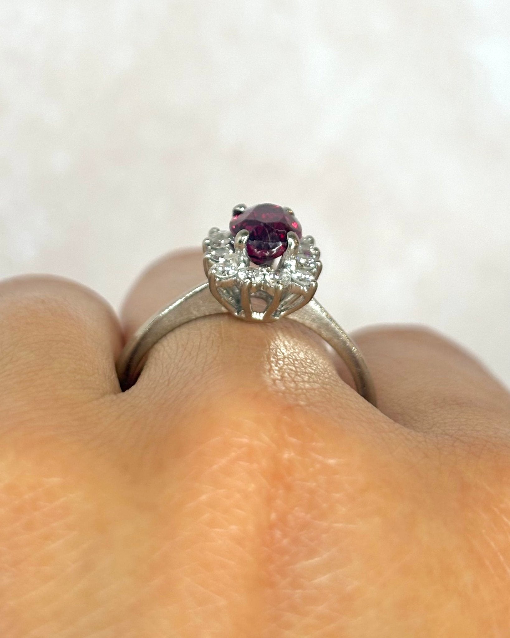 Bague Marguerite Rubis 1.25 carat & Diamants 0.36 carat "Amandine" - Elliade Paris